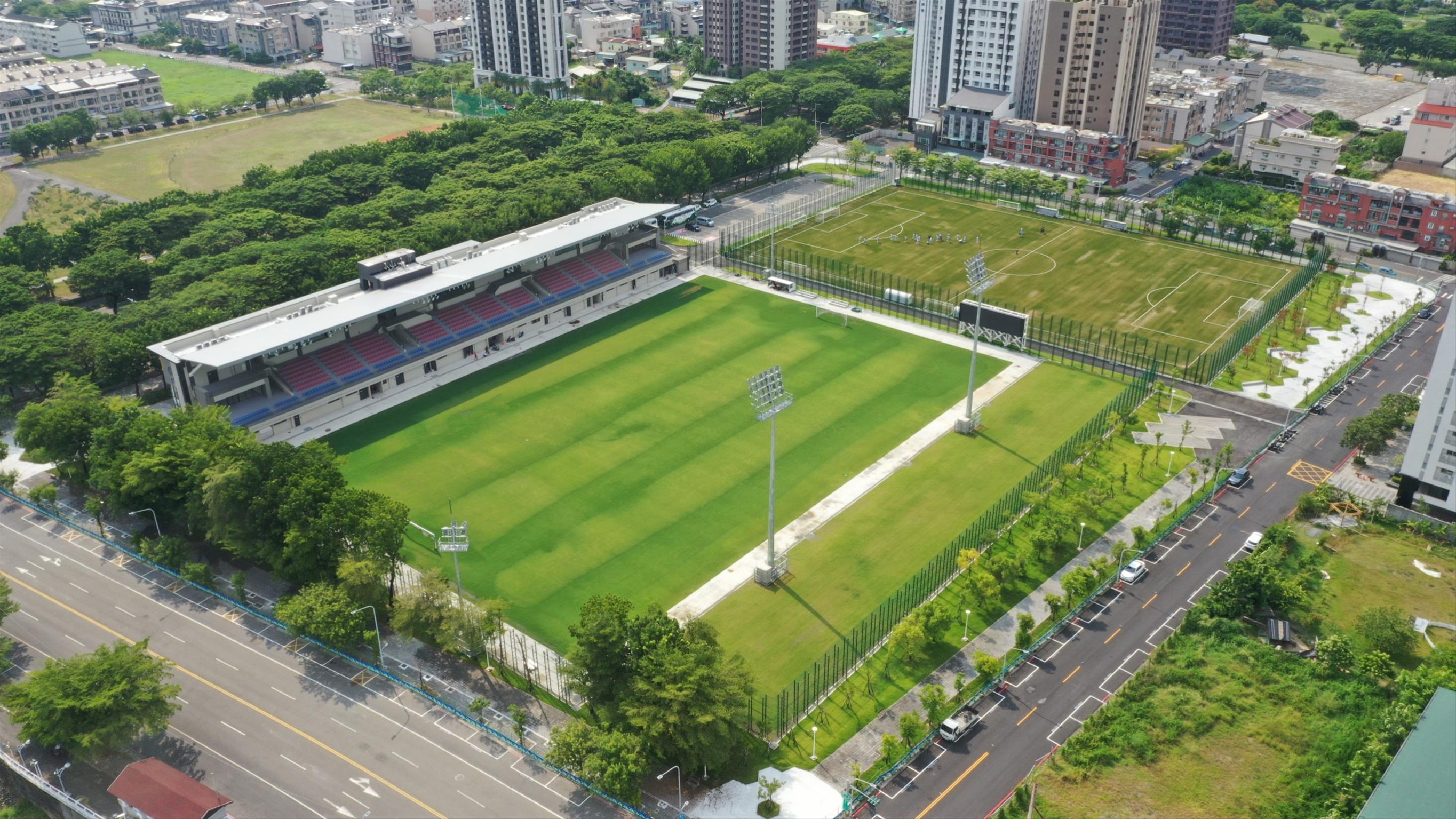 台灣女足原定8日與紐西蘭隊在高雄楠梓足球場進行邀請賽，但紐西蘭隊認為場地有安全疑慮選擇退賽。（翻攝高雄市政府運動發展局網站）