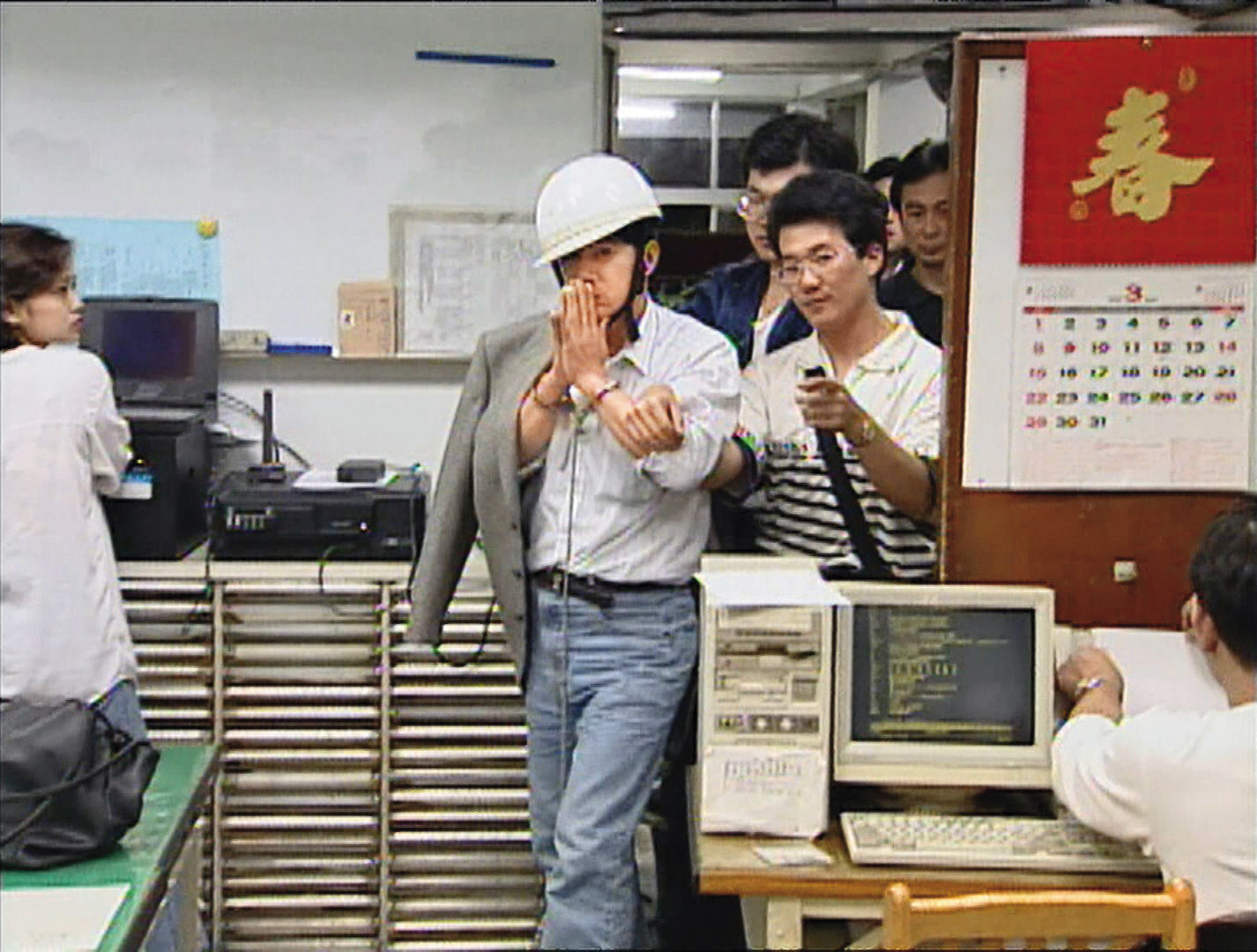 甘兆旭(左)2度脫逃後,又寄爆裂物恐嚇美容集團,遭警方循線逮捕。(東森新聞提供)