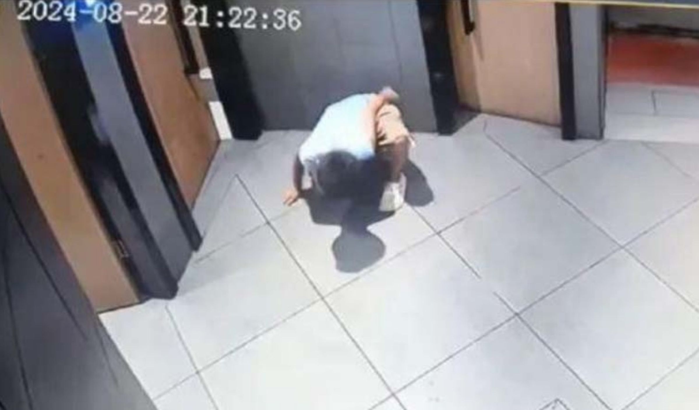 中國河南一名10歲男孩在女廁所偷窺被發現,男童媽竟冷回:又沒摸著妳?(翻攝微博)