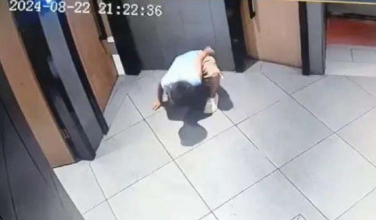 中國河南一名10歲男孩在女廁所偷窺被發現，男童媽竟冷回：又沒摸著妳？（翻攝微博）