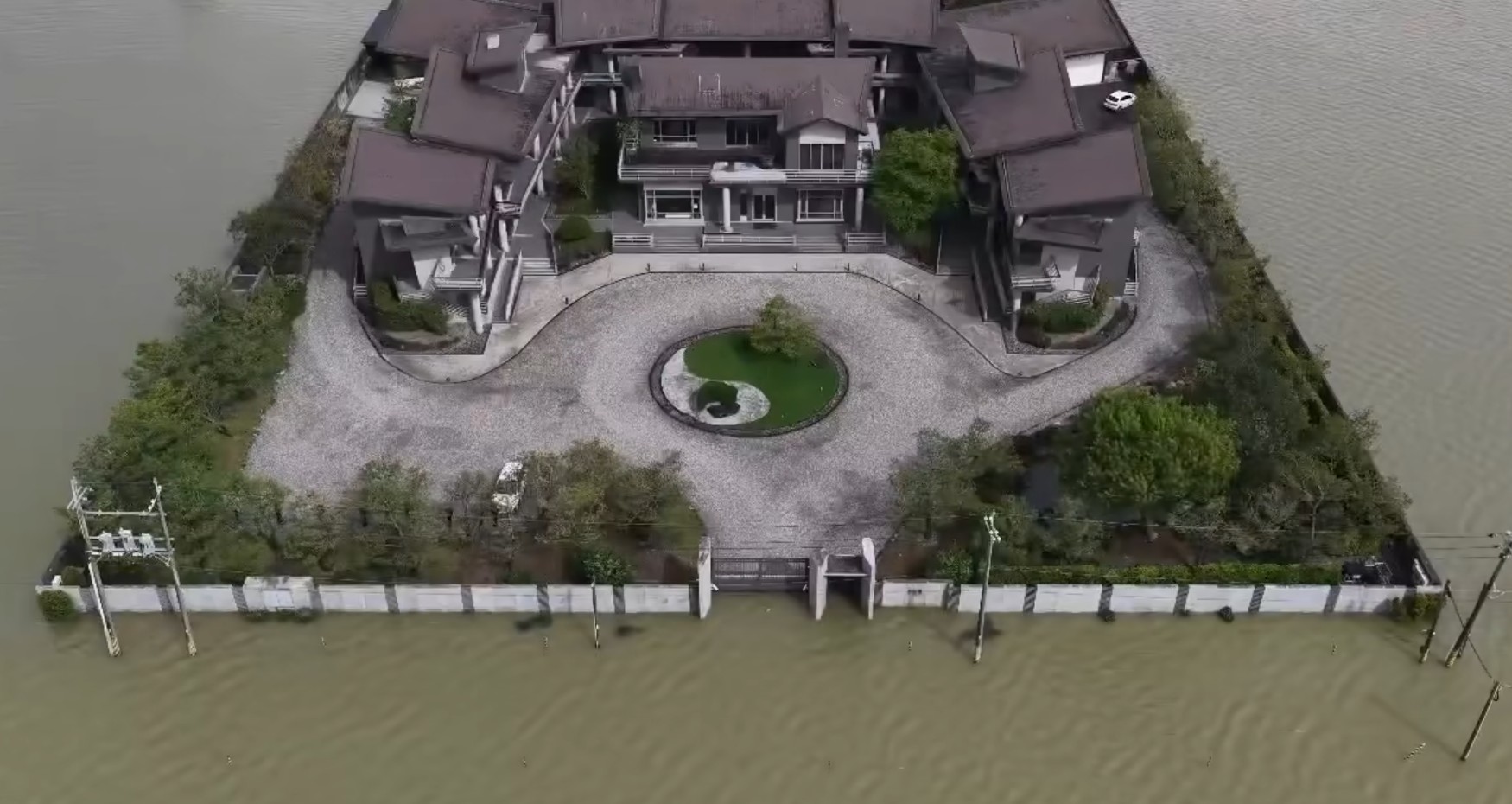 宜蘭縣政府證實「泉月樓行館」有部分建物違建。（翻攝自宜蘭冬山泉月樓行館 Apex Villa臉書）