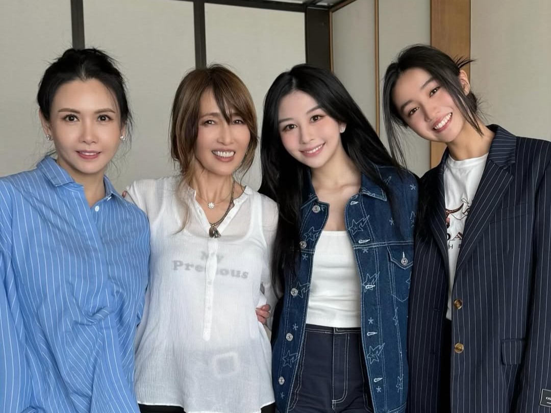 邱淑貞（左起）、工藤靜香、沈月、木村光希「雙母女檔」合體。（翻攝yuetyuetxx IG）