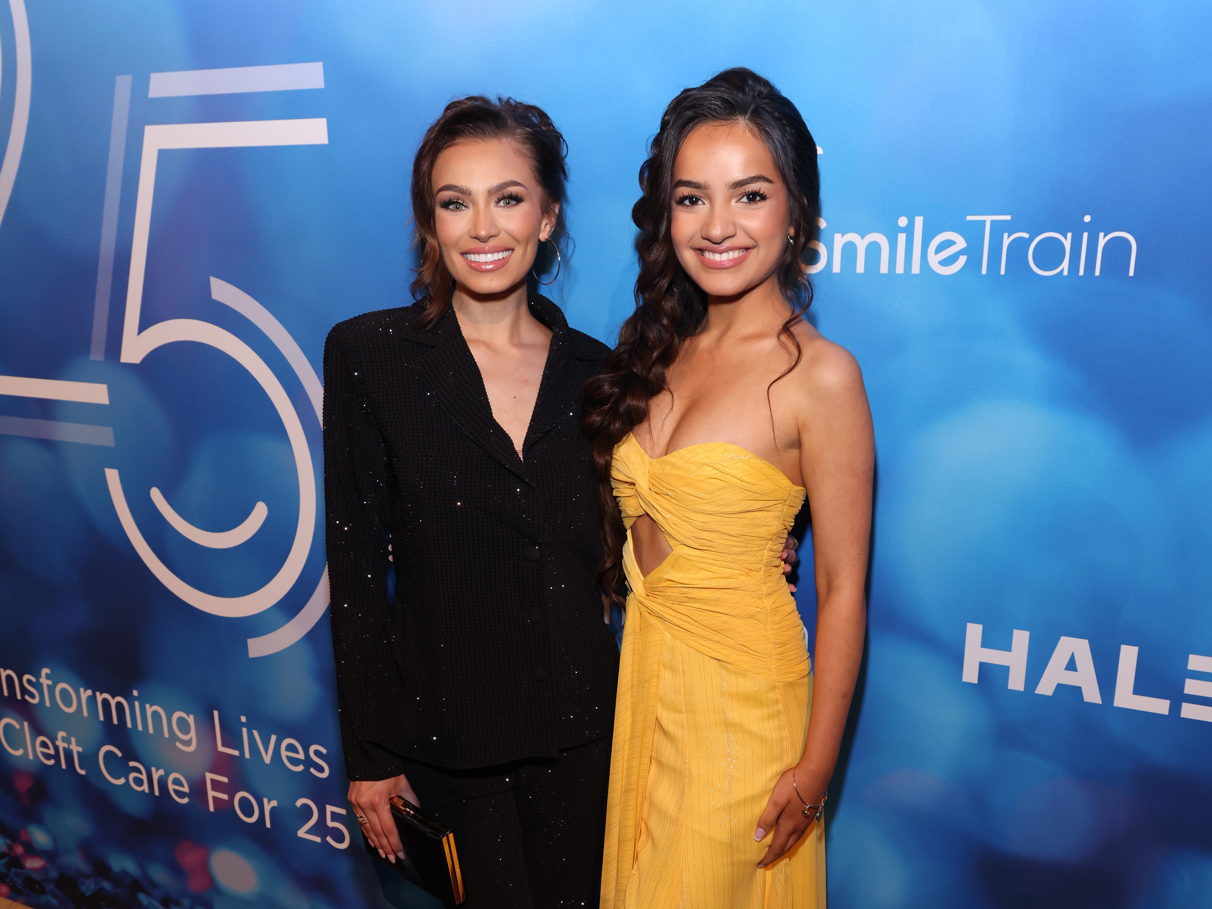 巧合的是，美國妙齡小姐烏瑪索菲亞里斯瓦斯塔（右）在活動上跟美國小姐諾埃艾麗亞渥特（左）同框，然後這兩人辭職的時間只隔兩天。（Rob Kim攝／Getty Images for Smile Train提供）