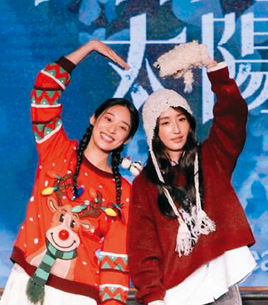 派水某柯佳嬿(右)出馬合比愛心,坤達記得要嘻嘻喔。左為江齊。