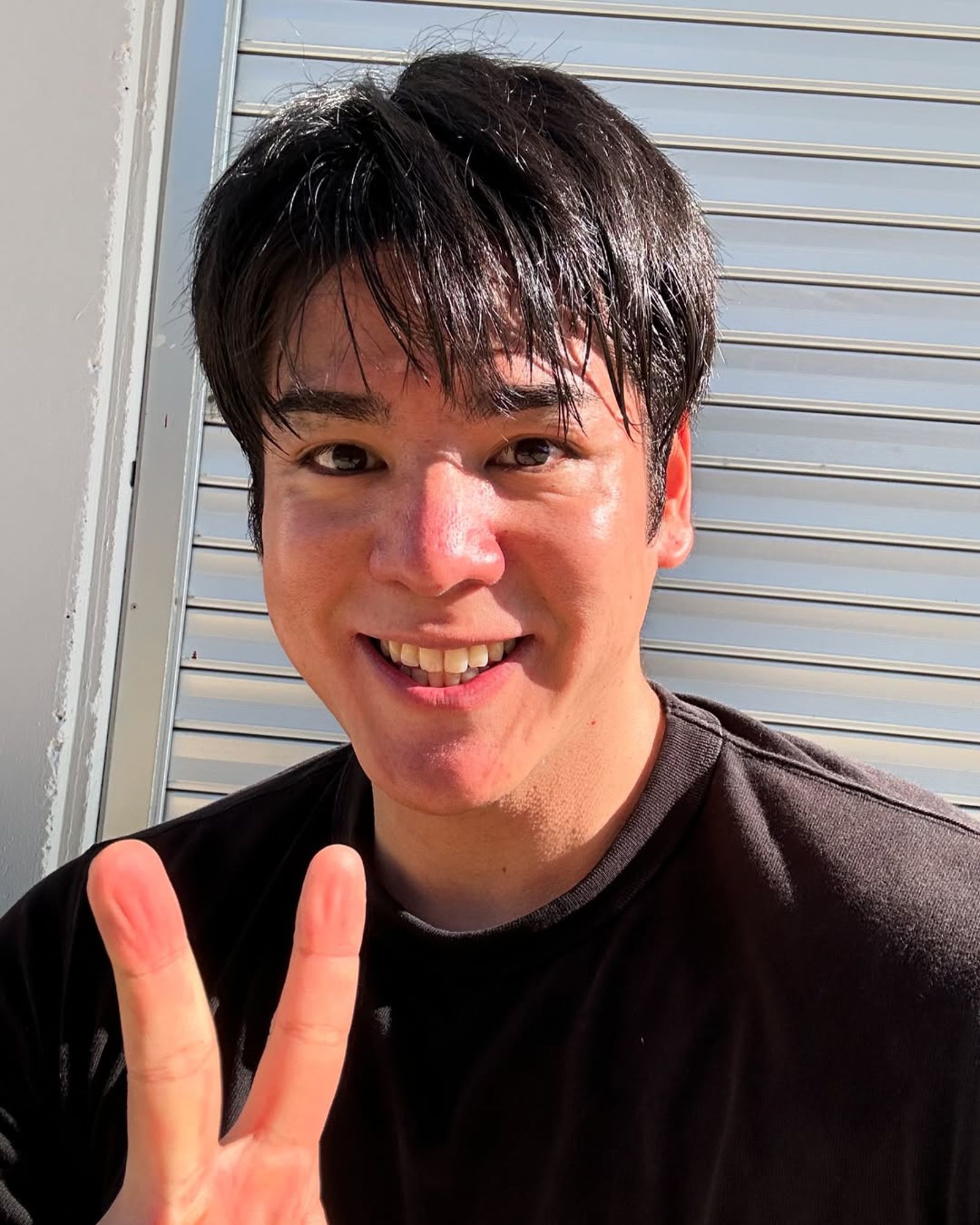 Ruibosu減重成功後，本就立體的高挺鼻梁、濃眉與大眼，五官更加突出，外貌令人驚豔。（翻攝自ルイボスチャンネル IG）