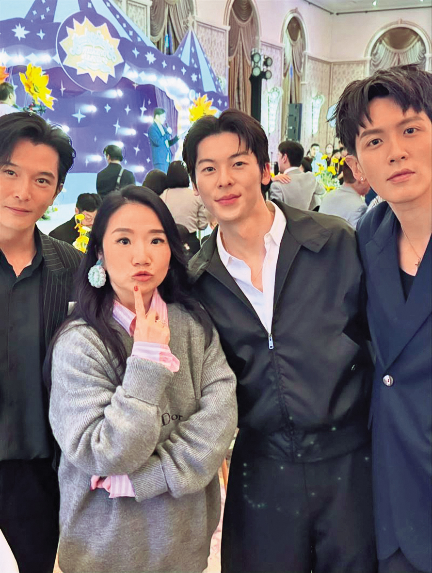 許光漢出席Lulu、陳漢典婚禮,意外成為星友爭拍的人型立牌。(翻攝自陶晶瑩Threads)