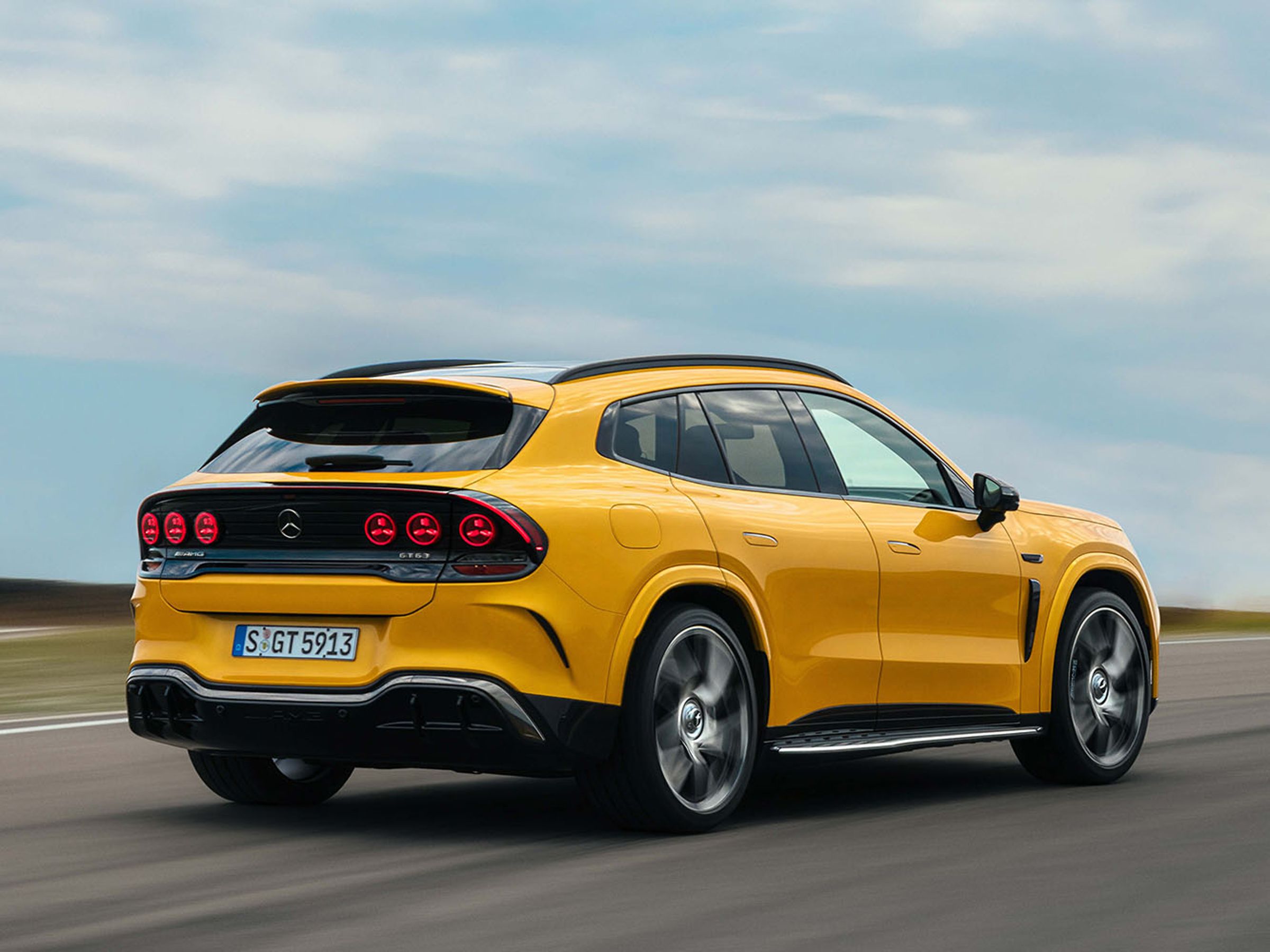 全車系皆採用源自於F1的技術，搭載 AMG High Performance Electric Battery 高性能電池與800V充電架構。