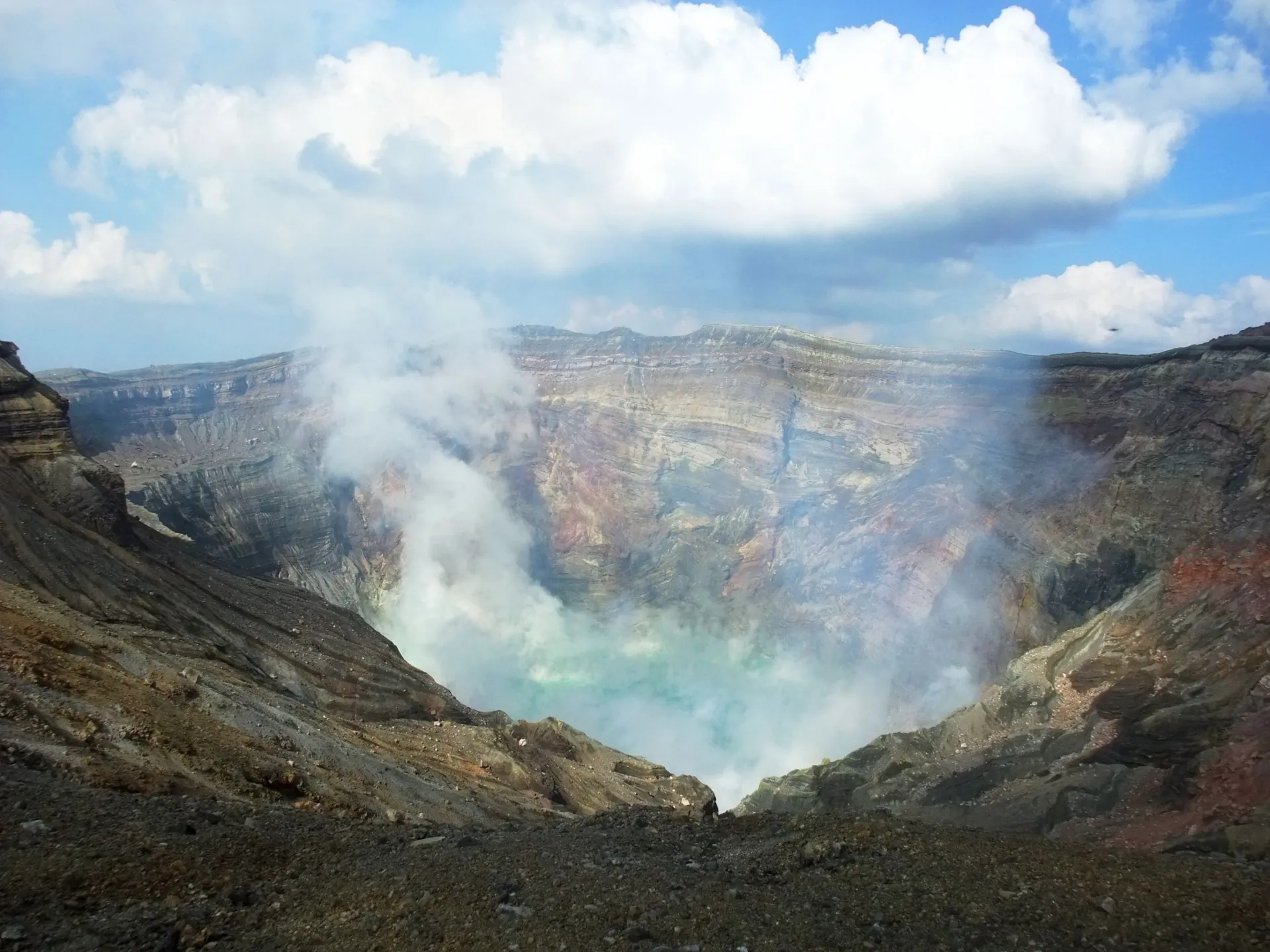 受到熊本大地震的影響，福岡管區氣象台日前將阿蘇火山的噴火警戒提升至第3級。（示意圖，PhotoAC）