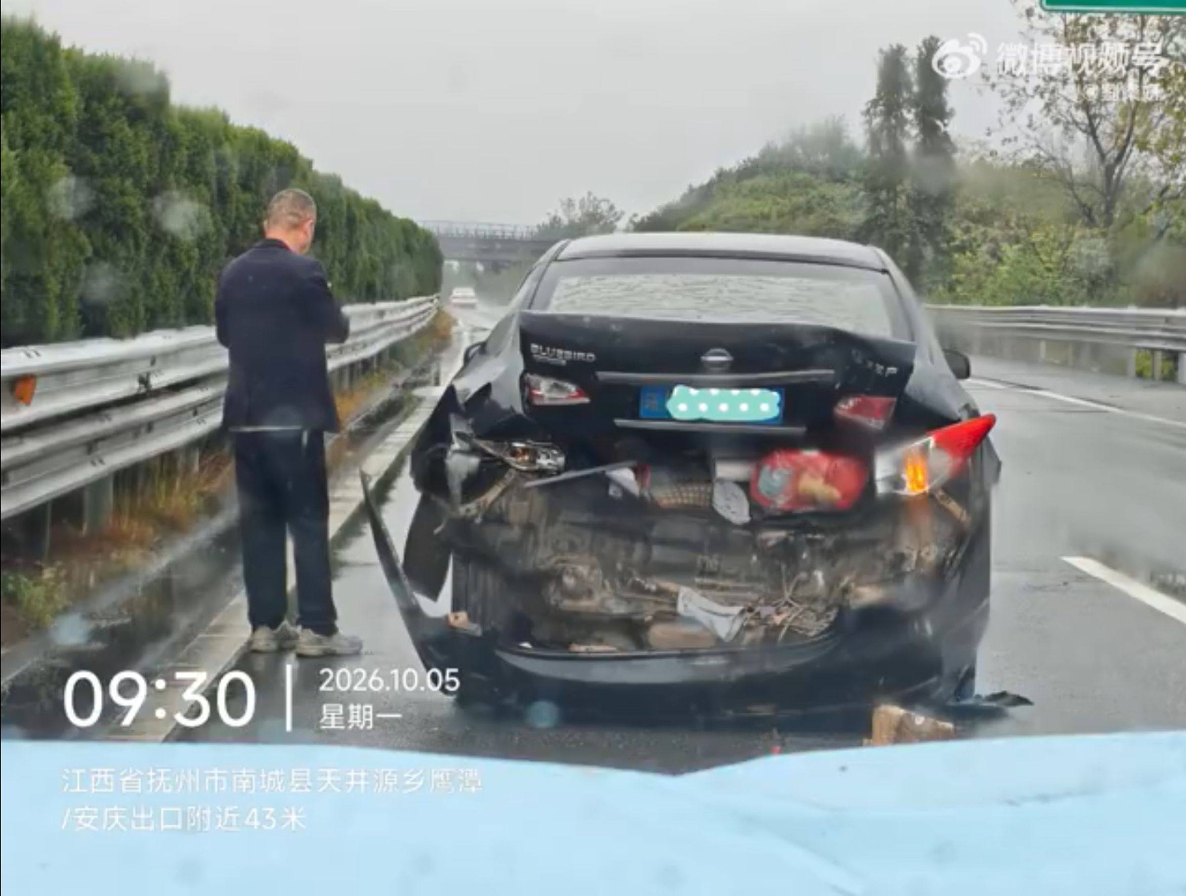 劉樂妍稱對方要負全責。(翻攝劉樂妍微博)