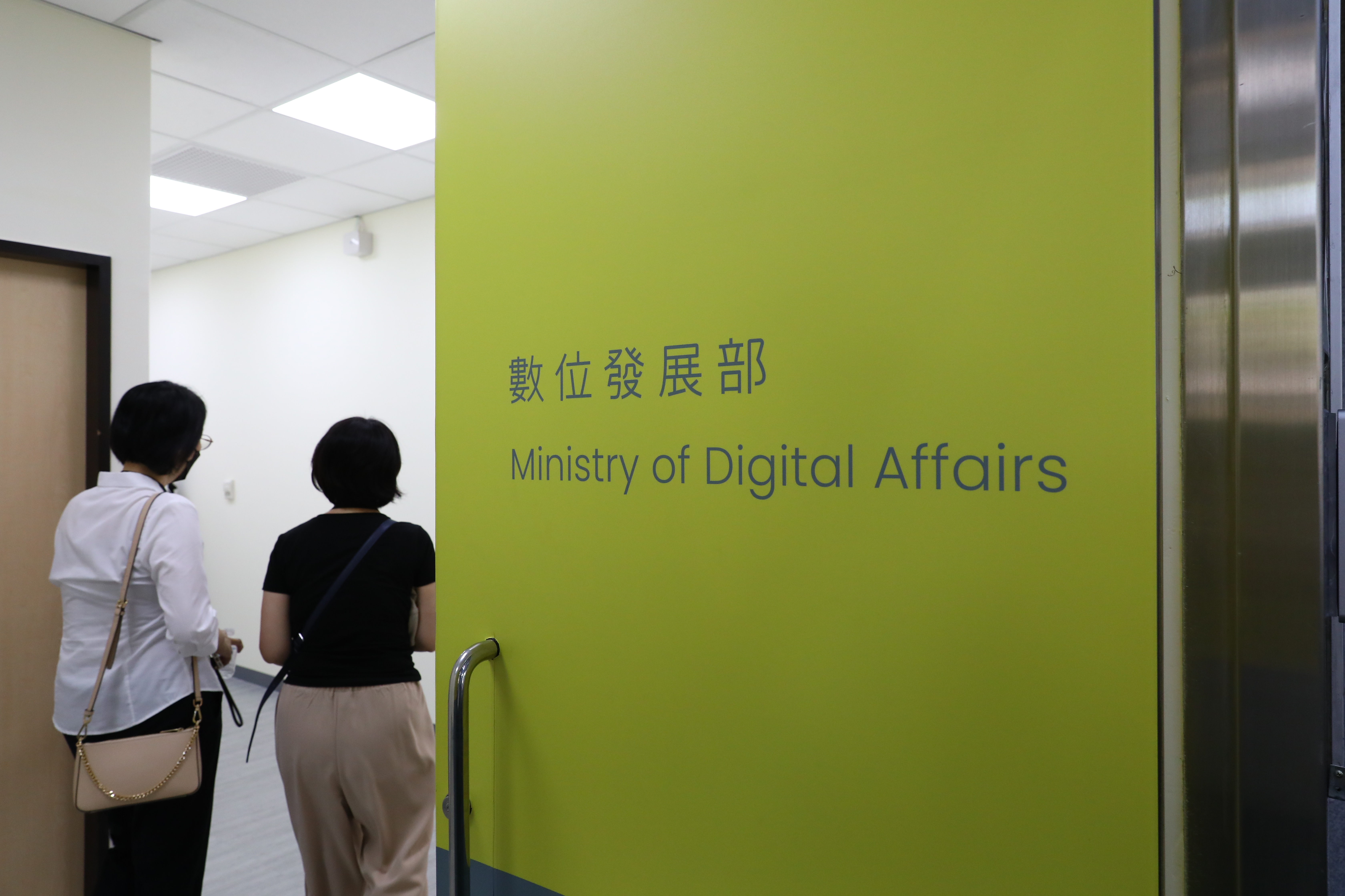 數位部今公布，攻擊徐巧芯的網友之IP位置來自彰化縣政府。