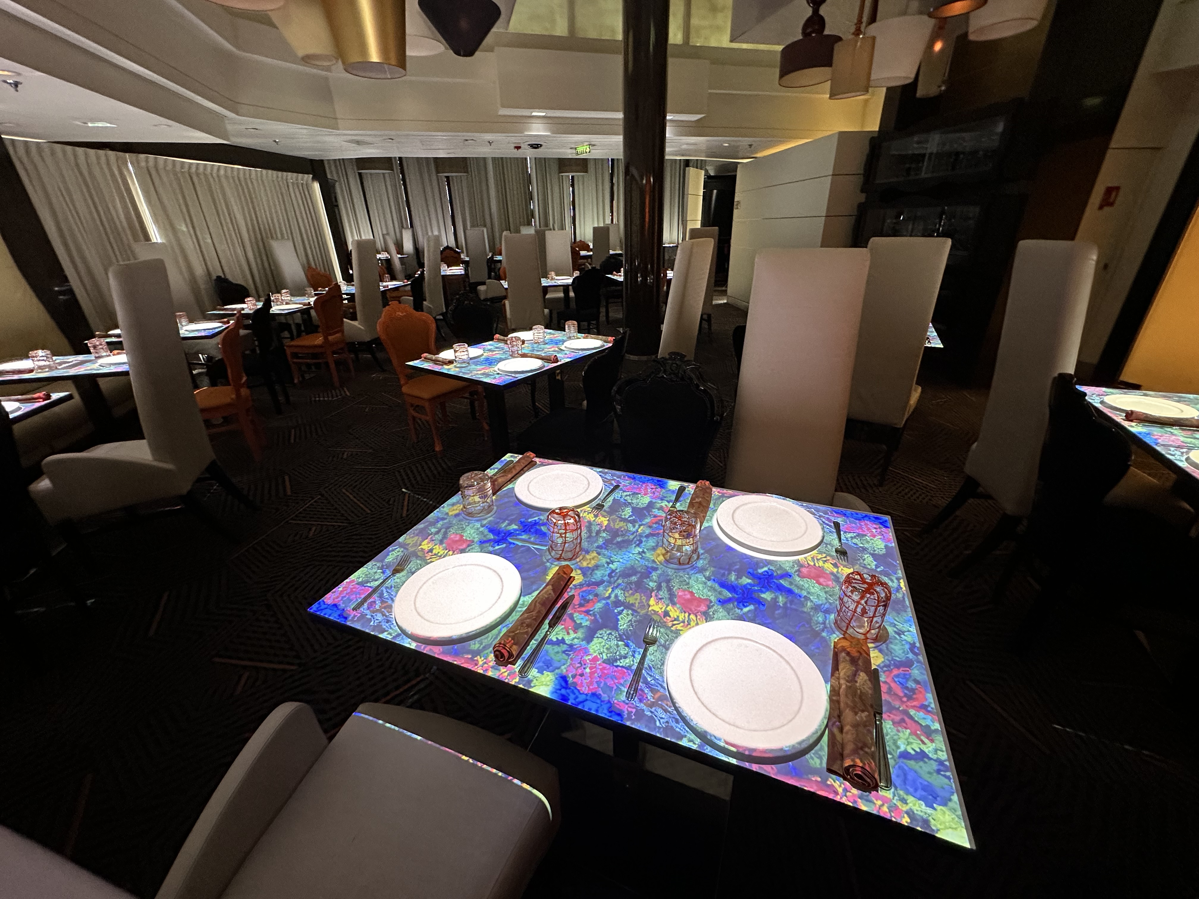 「小廚師餐廳」需另外收費，每人60美元加20%服務費，套餐含4道料理。