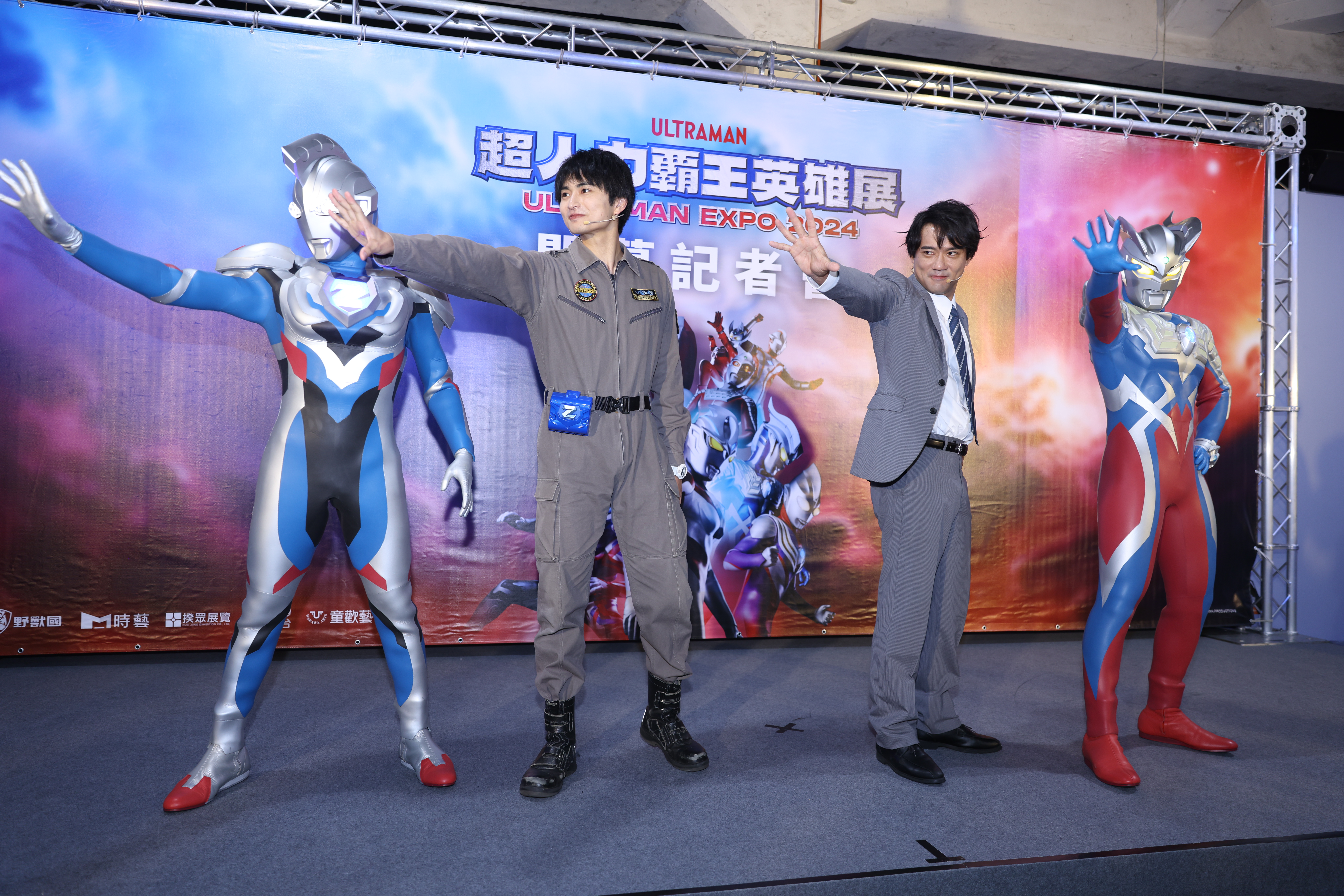 《超人力霸王傑特》演員平野宏周（左）與《超人力霸王傑洛》演員小澤雄太為《超人力霸王英雄展》揭開序幕。