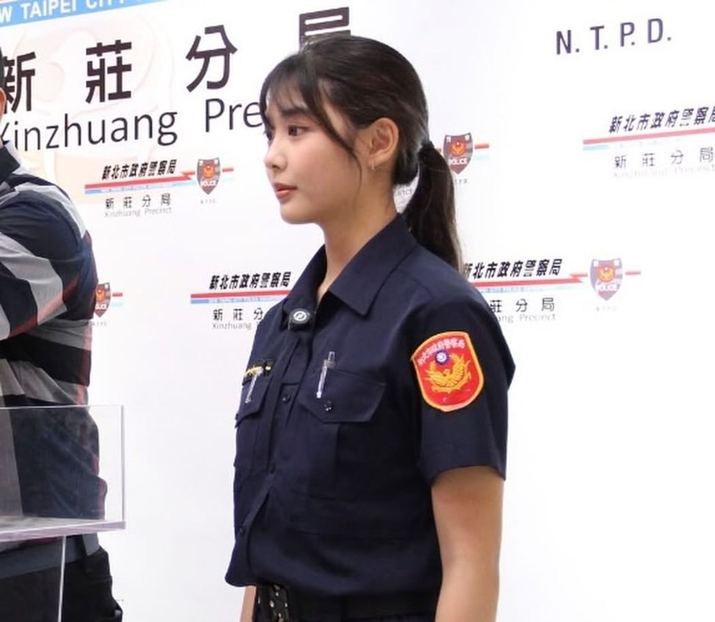 參與拍攝防詐宣導短片的新莊分局正妹女警，引起網友討論。（翻攝自當事人IG）