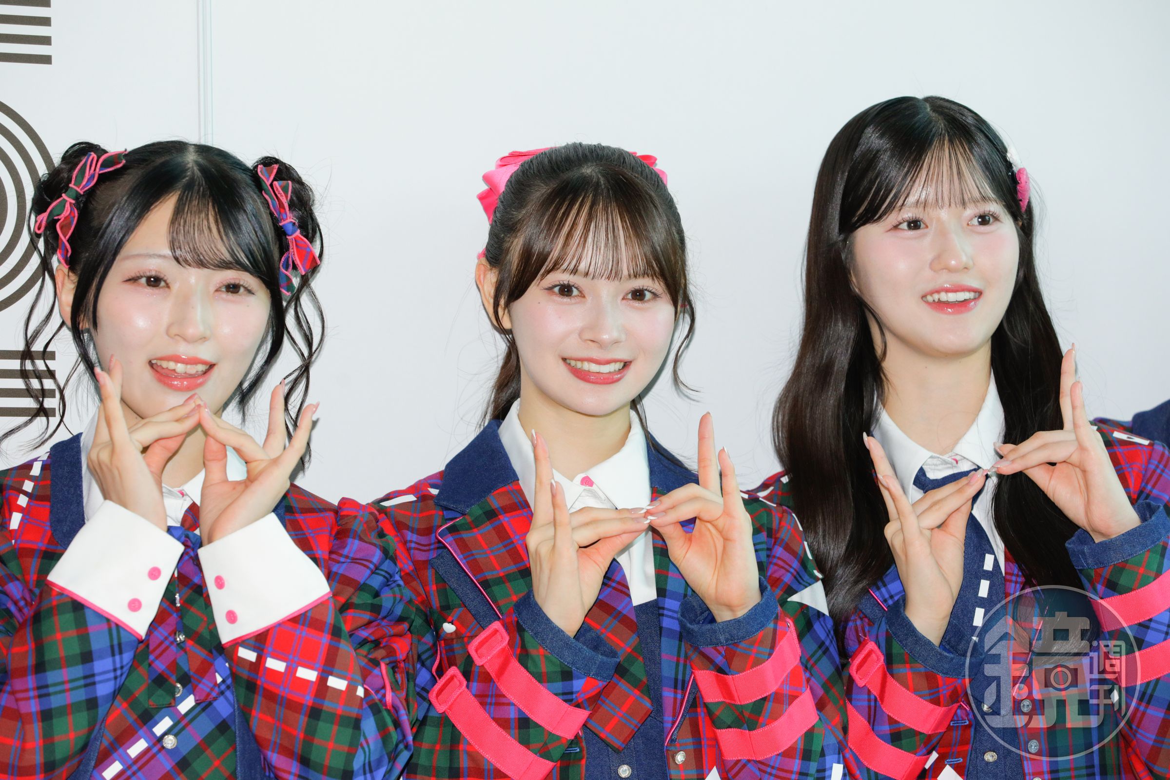 AKB48伊藤百花(中)自爆是「軟糖協會」會員,從小就愛吃軟糖,每次逛便利商店都會特別尋找軟糖。
