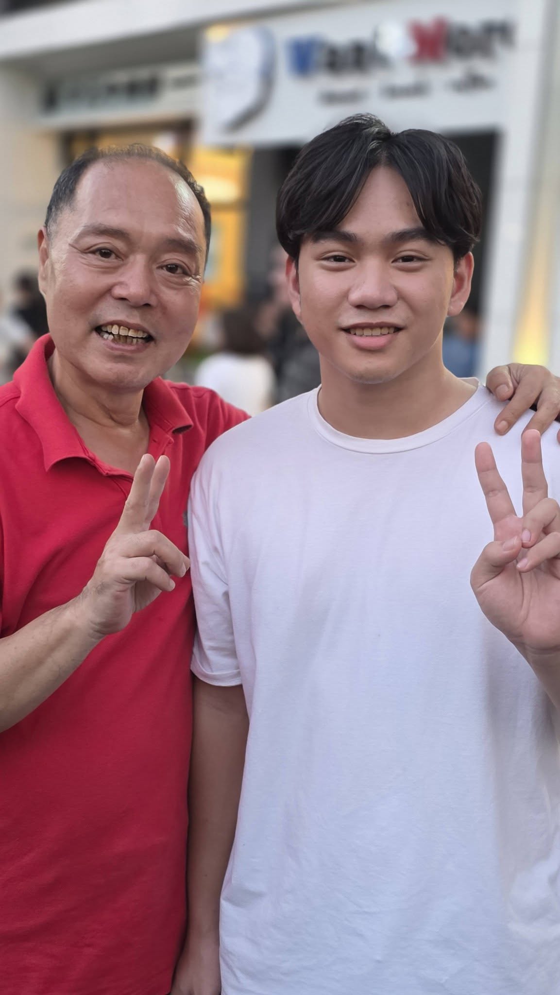 現年19歲的迷你彬（溫玄煜）對演戲有熱情壯志，這次在秦楊的公益影集擔任主角，飾演一位因為毒駕意外造成三個破碎家庭的青年。（翻攝林銀村臉書）