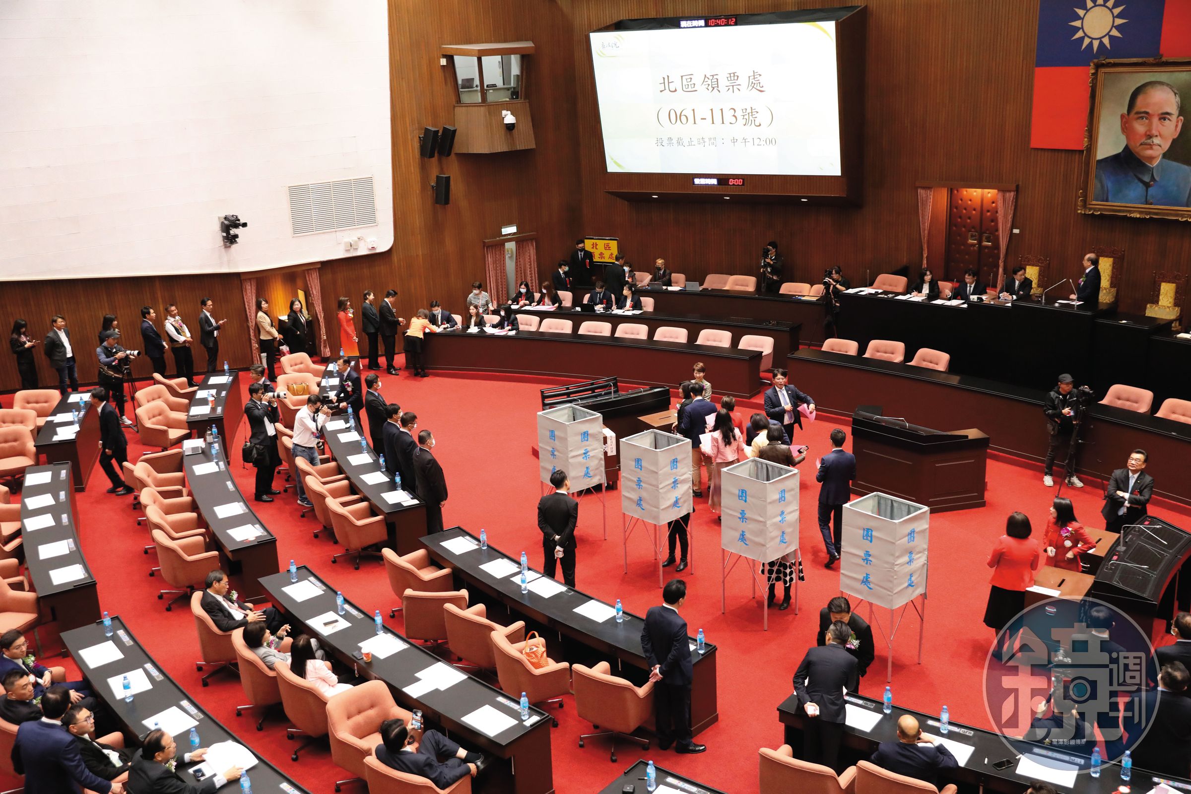 第11屆立法院長選舉，最終由韓國瑜拿下54票當選院長。