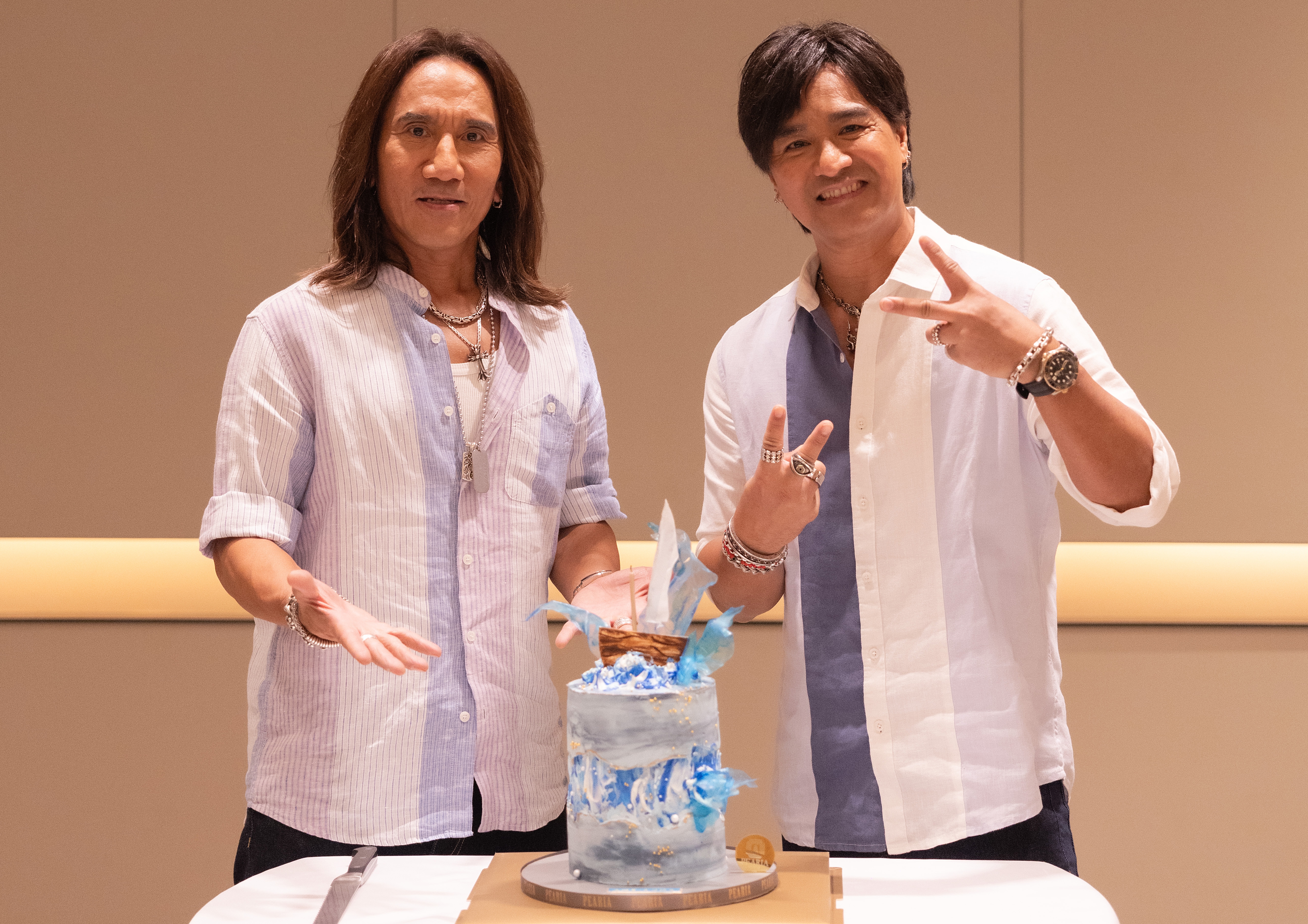 顏志琳也許下生日願望，更將第二個願望留給尤秋興，希望他趕快生一個寶寶。（華研國際提供）