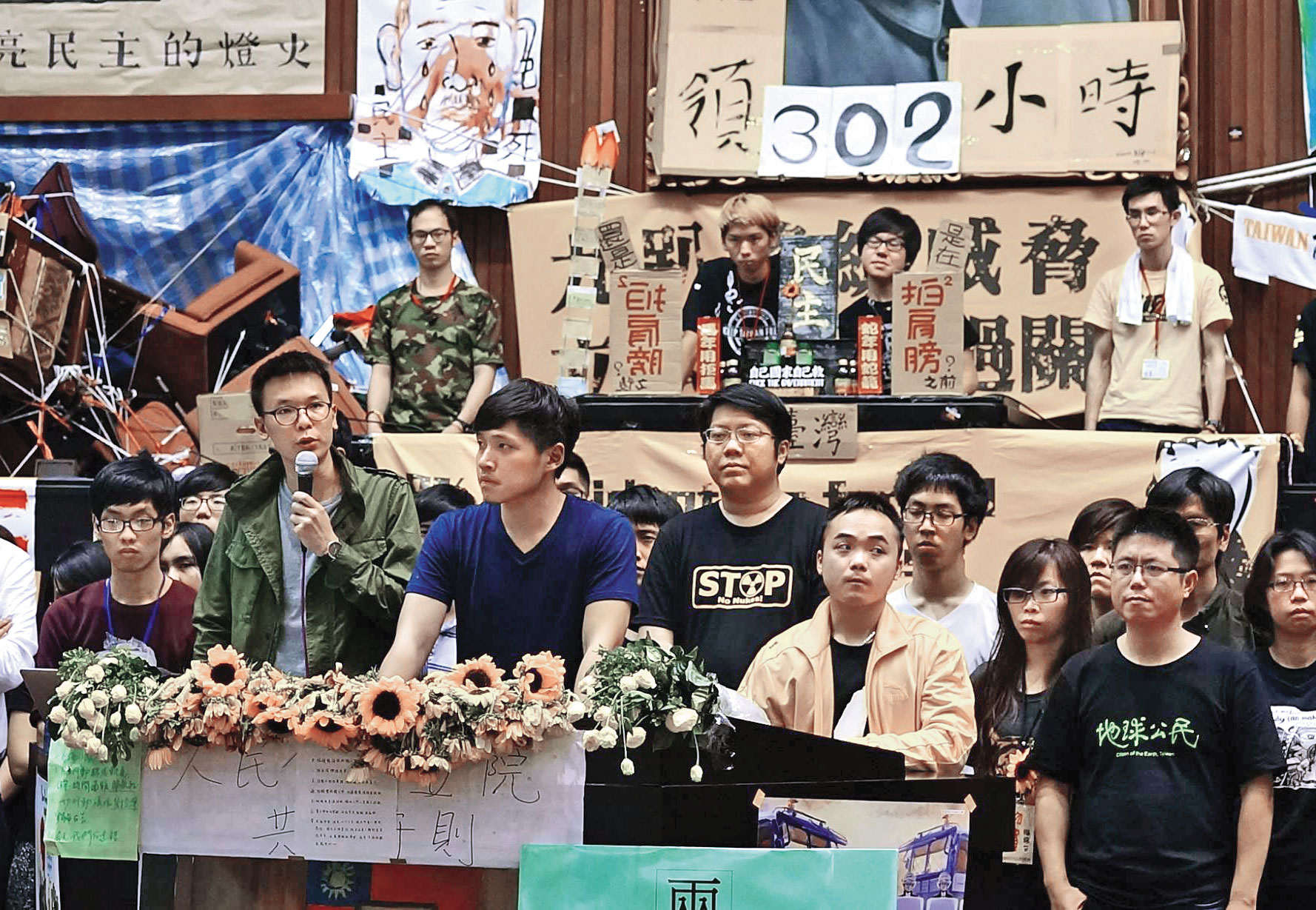 2014年太陽花運動時，針對服貿協議內容的許多分析與論述，皆出自賴中強之手。（傅志男攝，地球公民基金會提供）