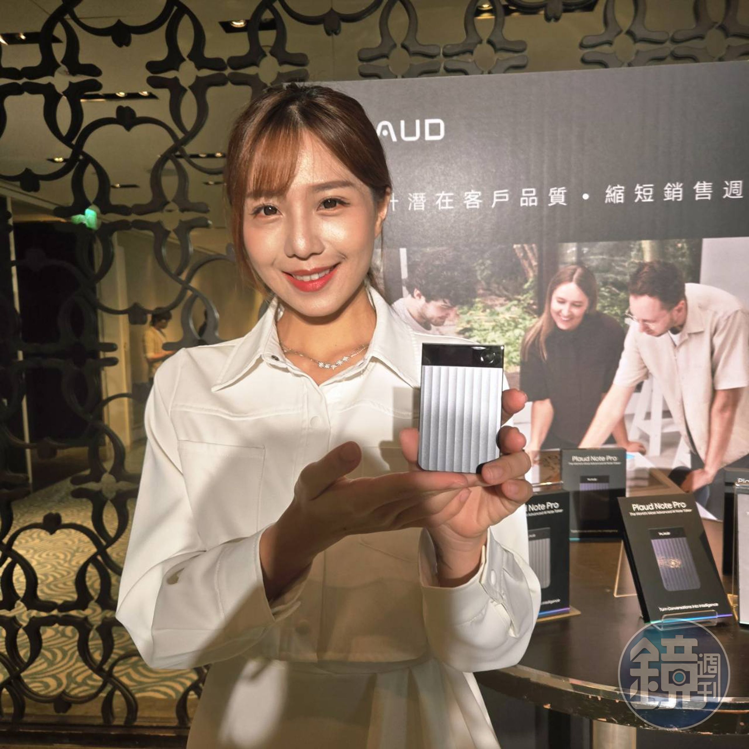 Note Pro 大小如信用卡大小、厚度約 2.99毫米,重量約30公克,。(建議售價5,690元/台)