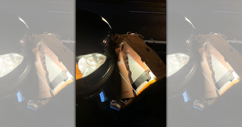 民眾國道開車撞到10公斤「洗衣機」。（翻攝臉書社團【爆料公社官方專屬】）