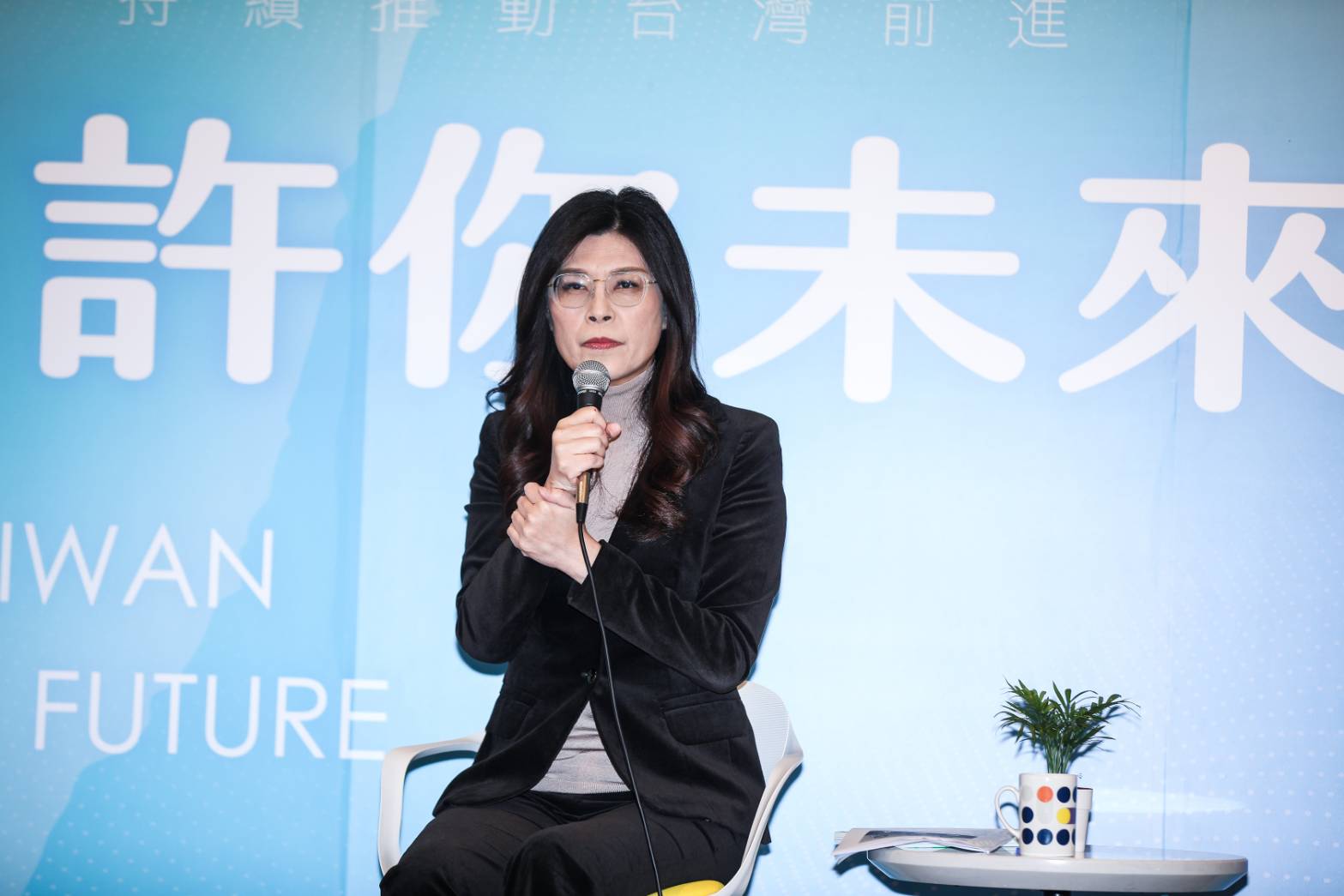 國民黨主席鄭麗文今日於中常會表示，今日向韓國瑜「負荊請罪」，對方相當大度直言已翻篇了。（鏡報鄒保祥）