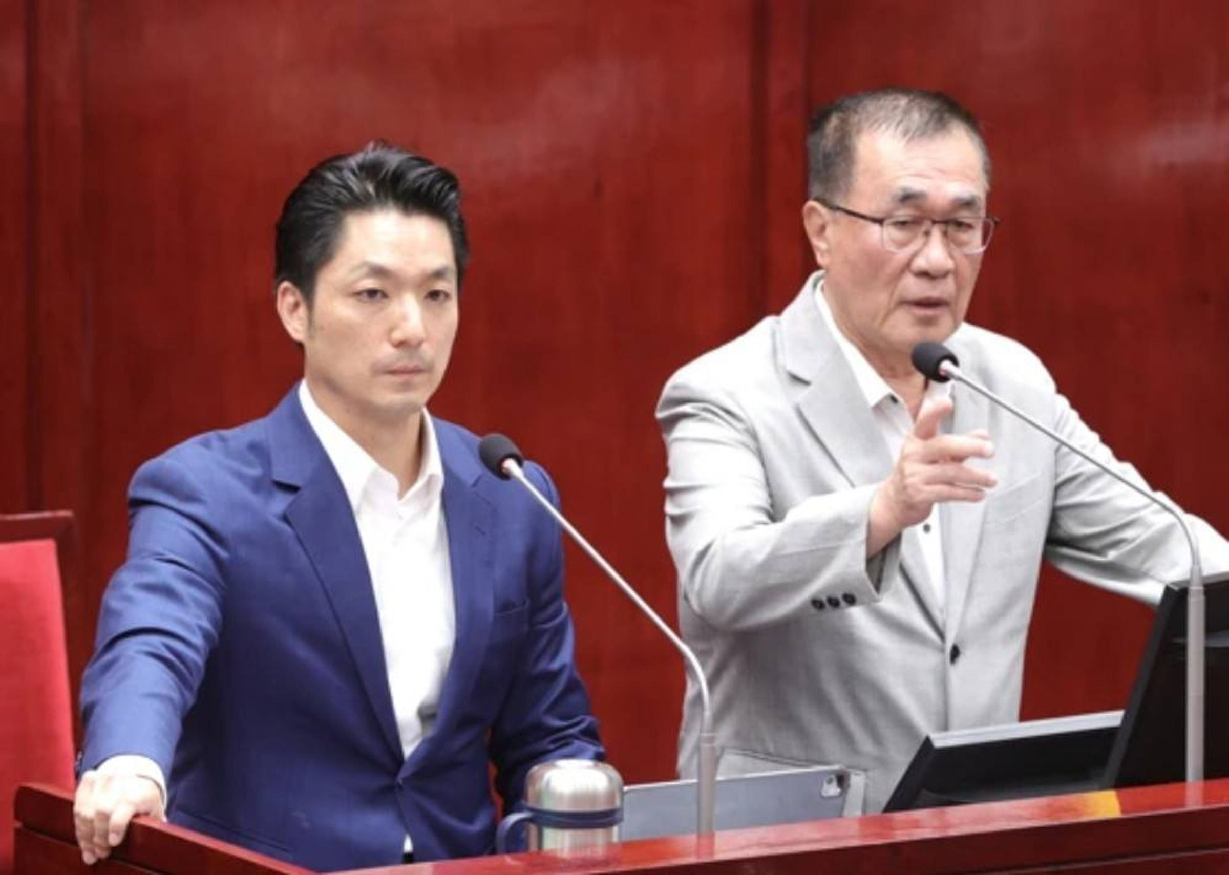 李四川今日在市議會屢被問及選新北相關議題。(翻攝自臉書@李四川)