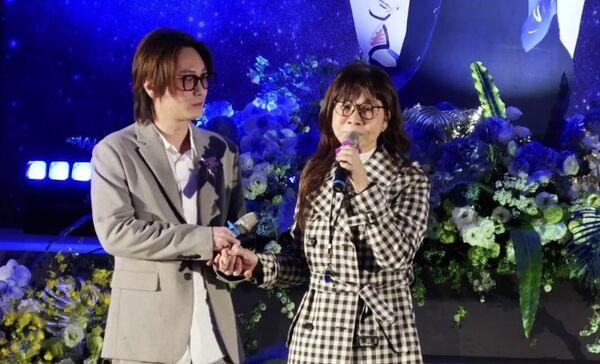 龍千玉痛哭送別曹西平。（翻攝自YouTube／Jeremy 穿洞日常）