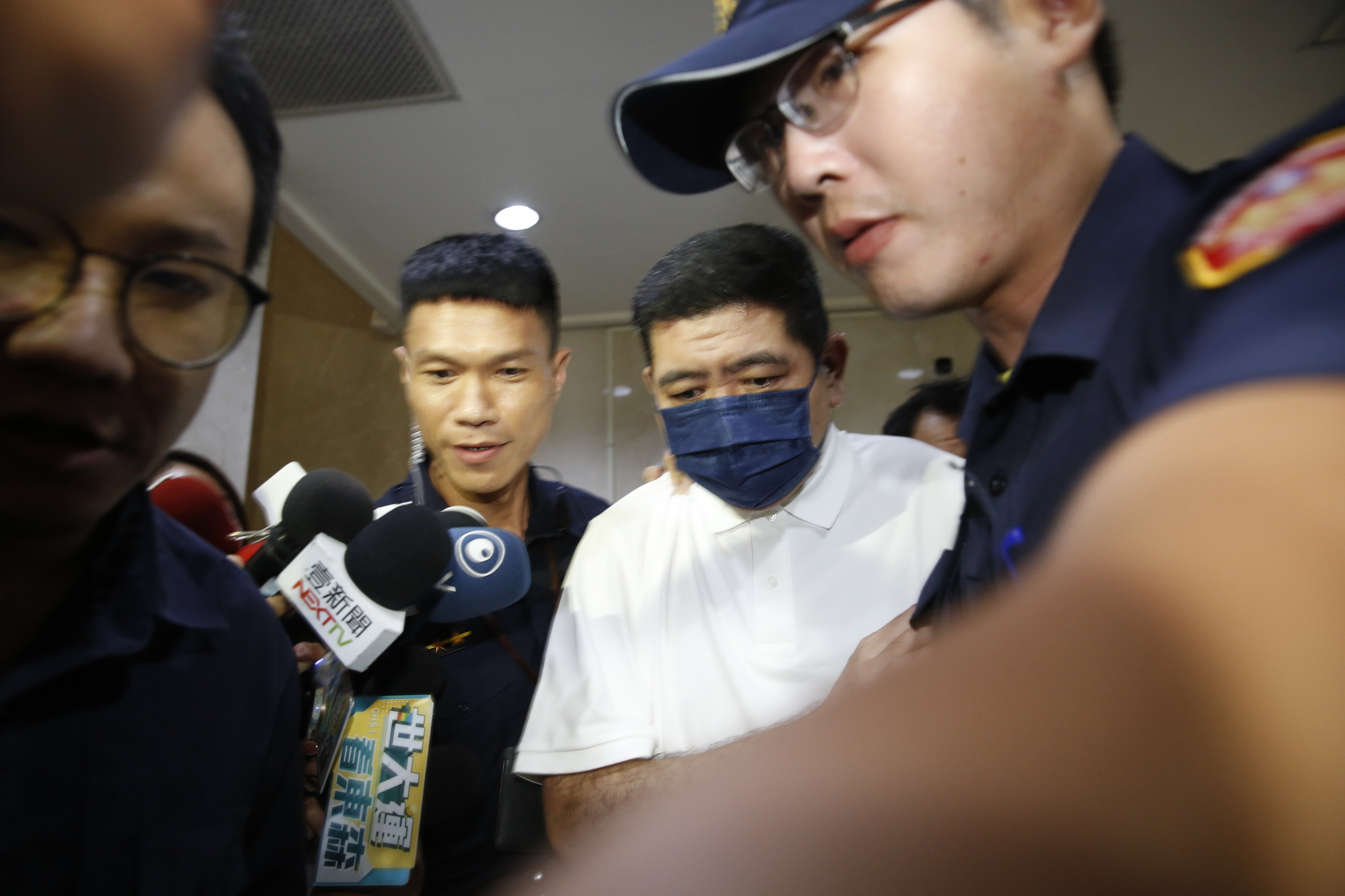 藝人NONO曾在劇組到宜蘭縣議會取景時，在拍攝工作結束後尾隨女工作人員進女廁對其熊抱揉胸。（本刊資料照）