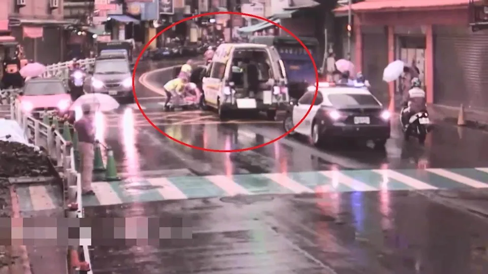 台北市萬華區一名57歲石姓男子，接送女兒返程突然發病，送醫不治。（翻攝畫面）