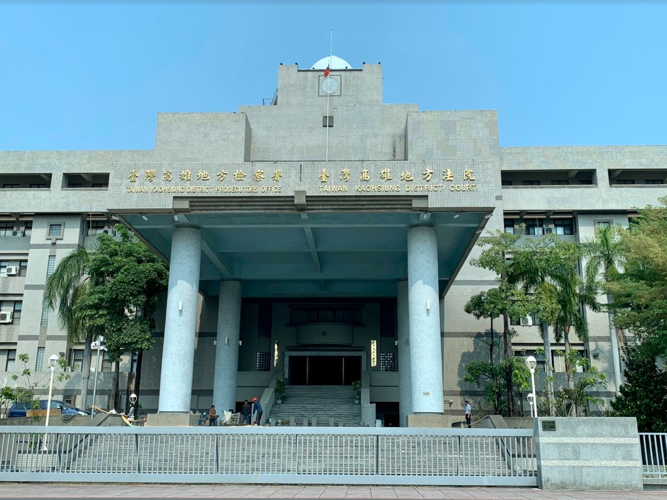 鄭男等人「包圍」派出所，高雄地院法官做出無罪判決。（本刊資料照）