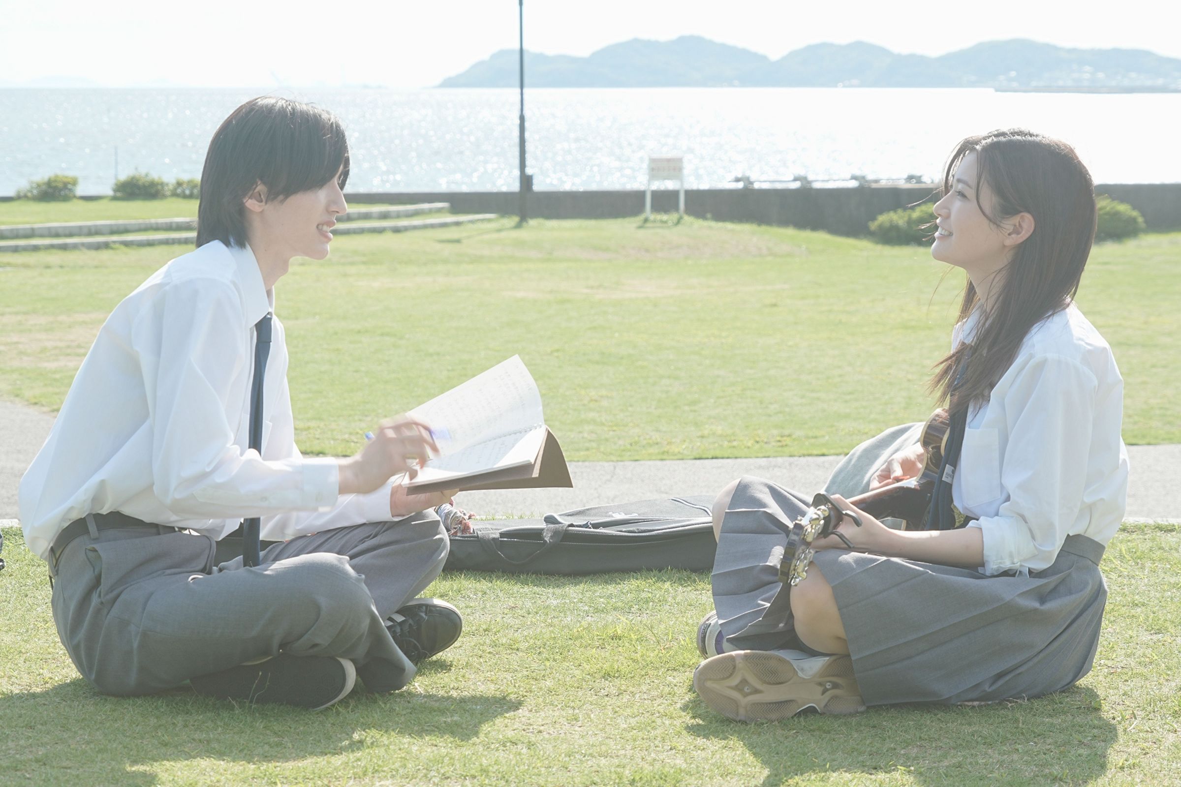 日本純愛電影《妳最後留下的歌》道枝駿佑（左）與生見愛瑠（右）主演。（采昌國際多媒體提供）
