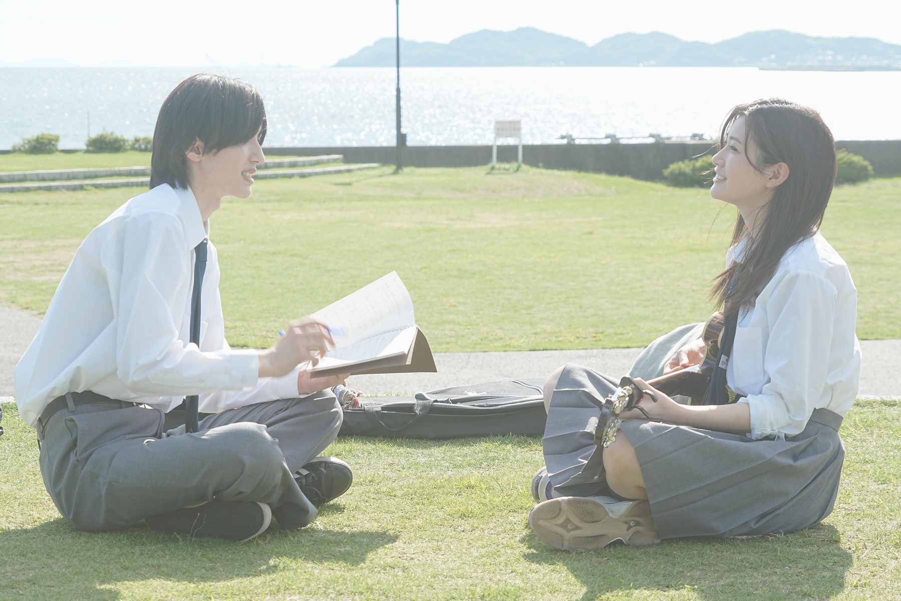 日本純愛電影《妳最後留下的歌》道枝駿佑（左）與生見愛瑠（右）主演。（采昌國際多媒體提供）