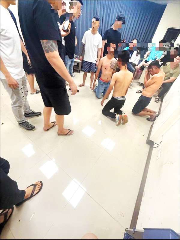 北港朝天宮董事長蔡咏鍀之子、綽號「北港皇太子」的蔡晉財，逼迫他人下跪、毆打，警方逮捕蔡及10名共犯到案。（翻攝網路）