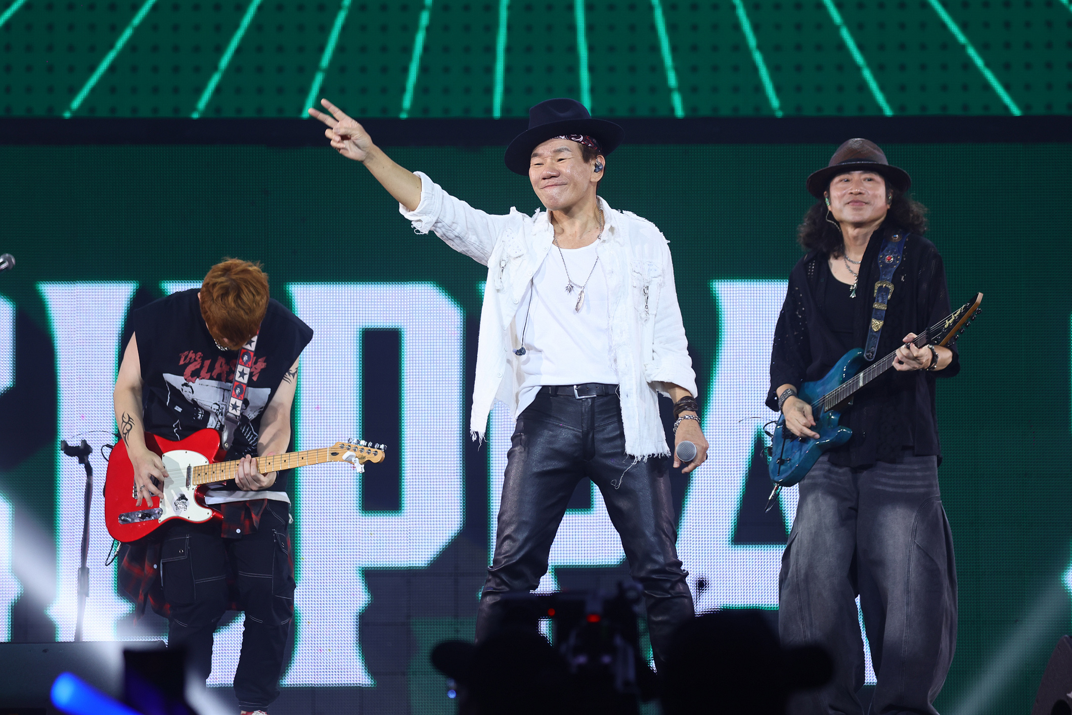 趙傳首次登上「超犀利趴14」舞台，用多首夯歌嗨翻全場。（相信音樂提供）