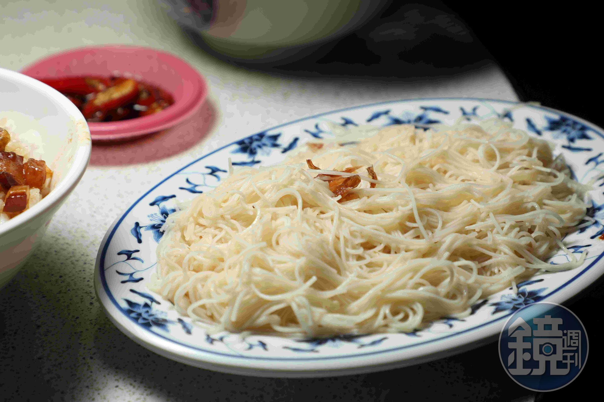 藥燉排骨與店家特製「陳香麵線」也是絕配。(40元/份)