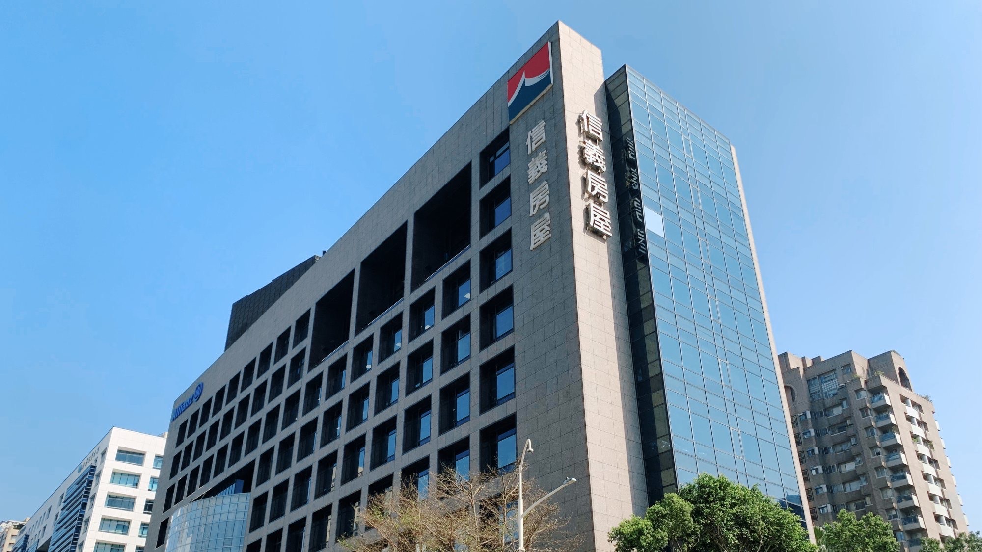 信義房屋榮獲第11屆「公司治理評鑑」前5％殊榮，連續11屆穩居頂尖行列，展現企業穩健的治理架構與誠信經營文化，更體現對永續發展的長期承諾與行動力。（信義房屋提供）