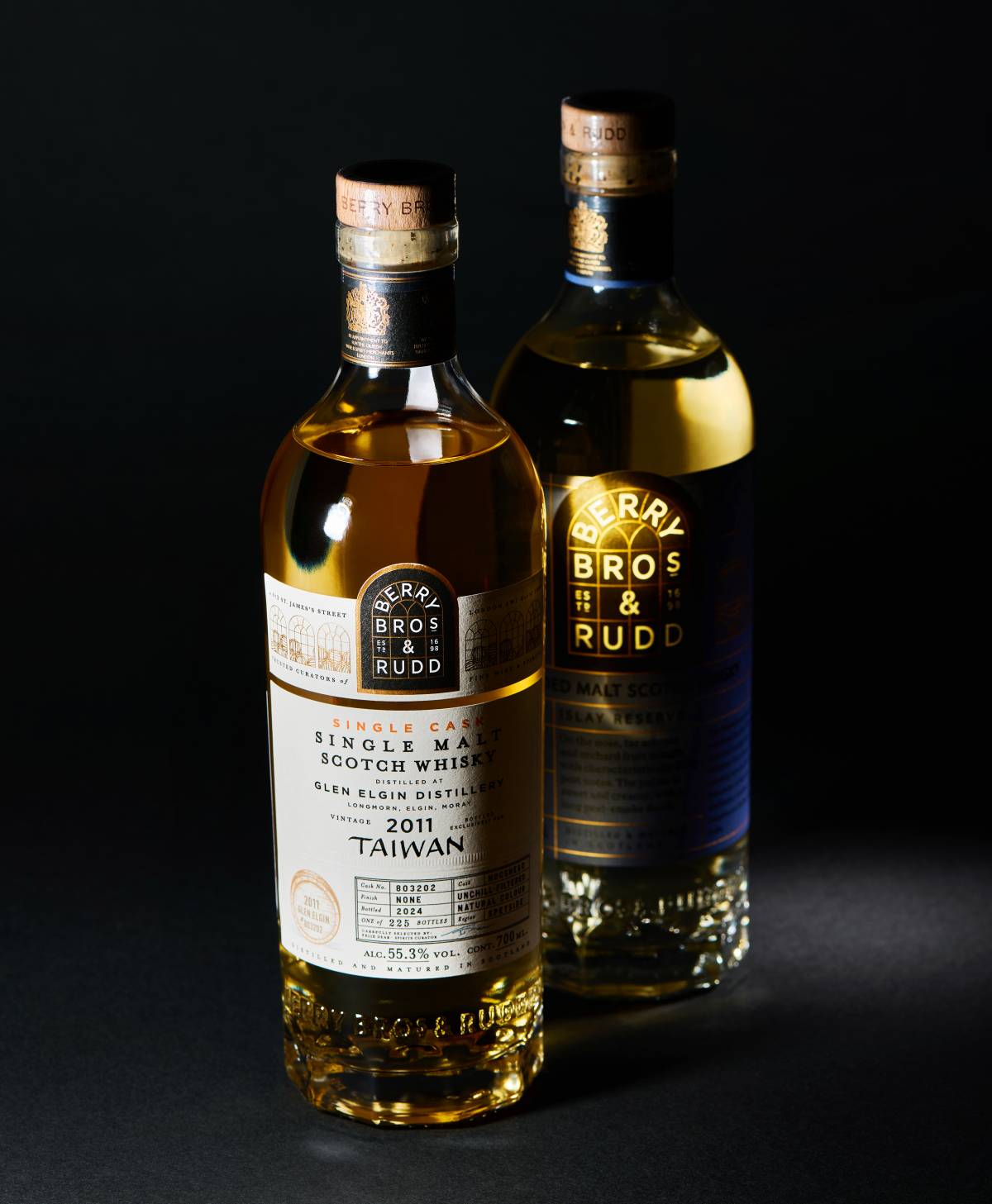 BB&R Glen Elgin 2011 台灣限定版;類別:單一麥芽威士忌;產品:蘇格蘭斯佩賽;特色:來自Glen Elgin 2011年豬頭桶,呈現完整的波本風格,有彷彿踏入果園的香氣,香草、杏仁與成熟的西洋梨和青蘋果與陣陣蜂蜜清香。入口感受柔和的橡木風味與肉豆蔻的辛香。酒精:55.3%;建議售價:約NT$3,580