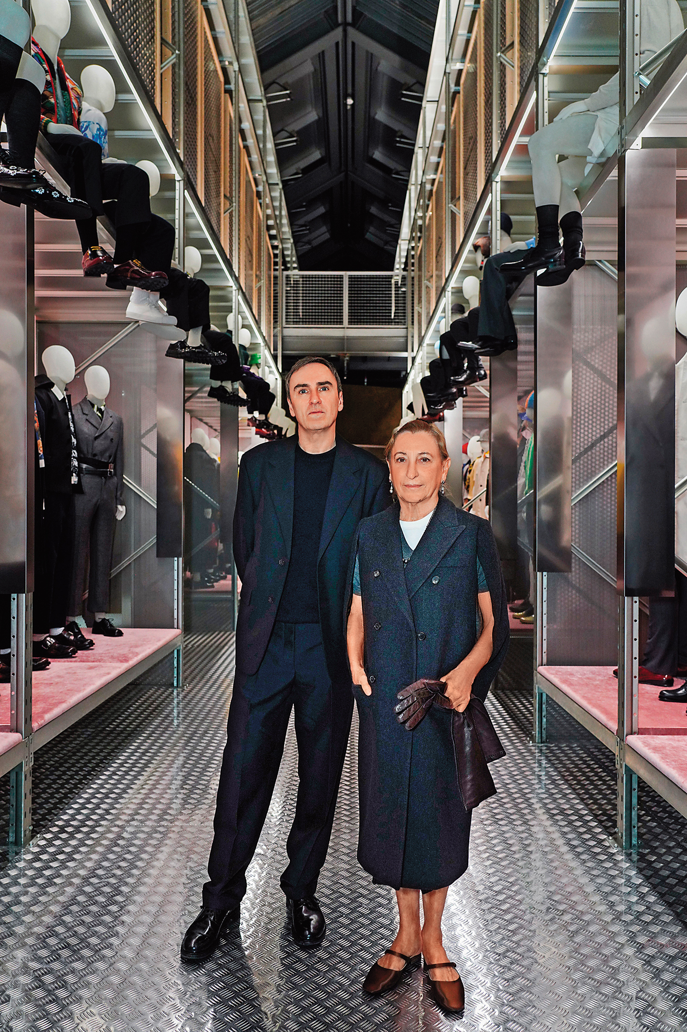 繆西亞（右）2020年找來鬼才設計Raf Simons（左）加入團隊。