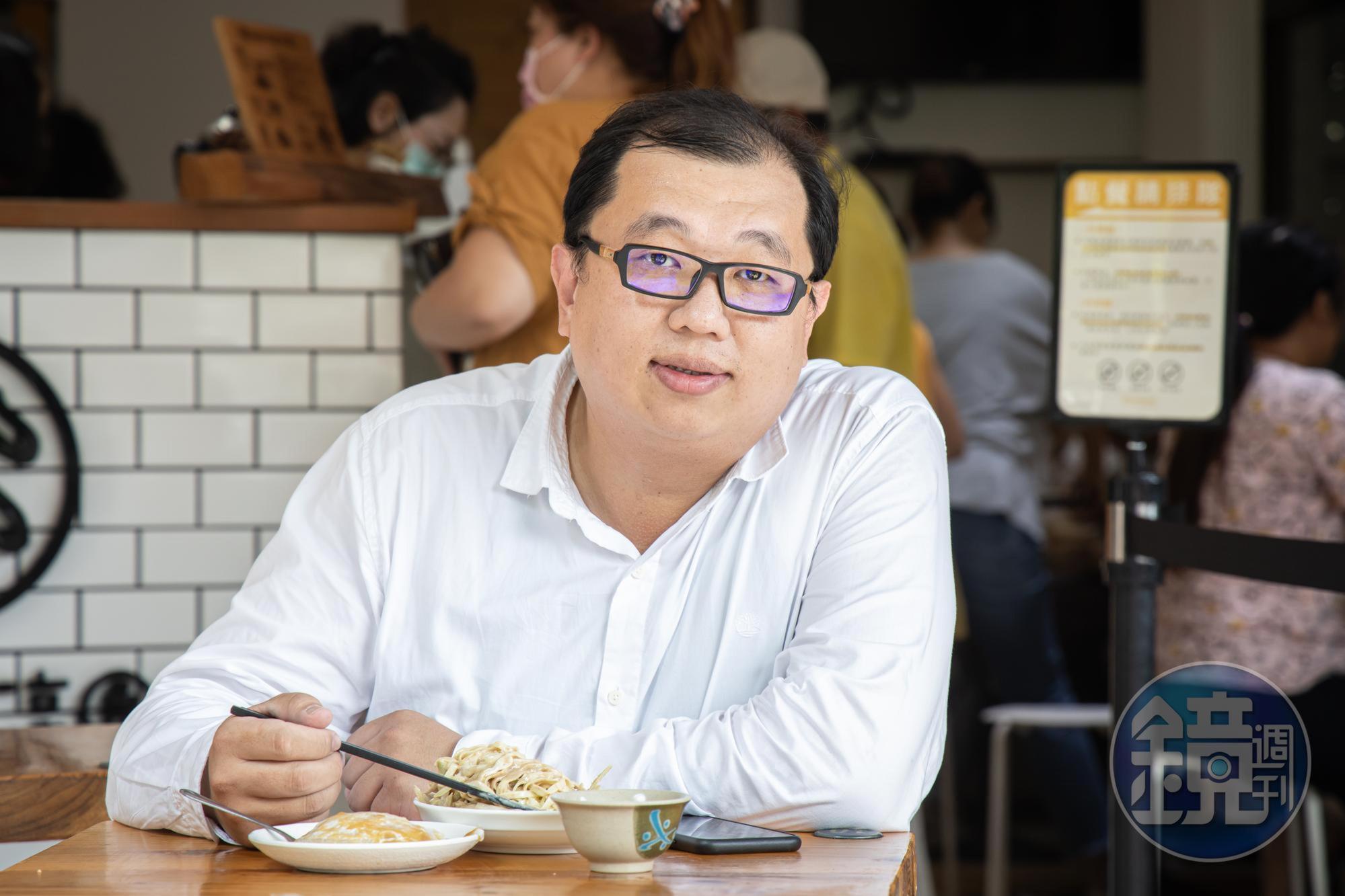 三哥肉乾是「蘭桂坊花園酒店」總經理顏永明推薦給好友來嘉義必買的伴手禮名店。（攝影：鄭祺耀）