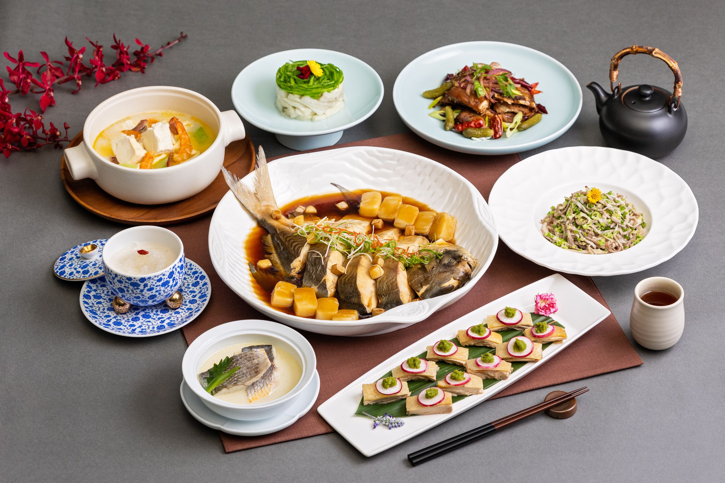 國賓中餐廳推冬季新菜，主廚今年赴北京習藝推出「十味鮮」，以經典川式菜系，設計十種味型菜品滿足饕客味蕾！