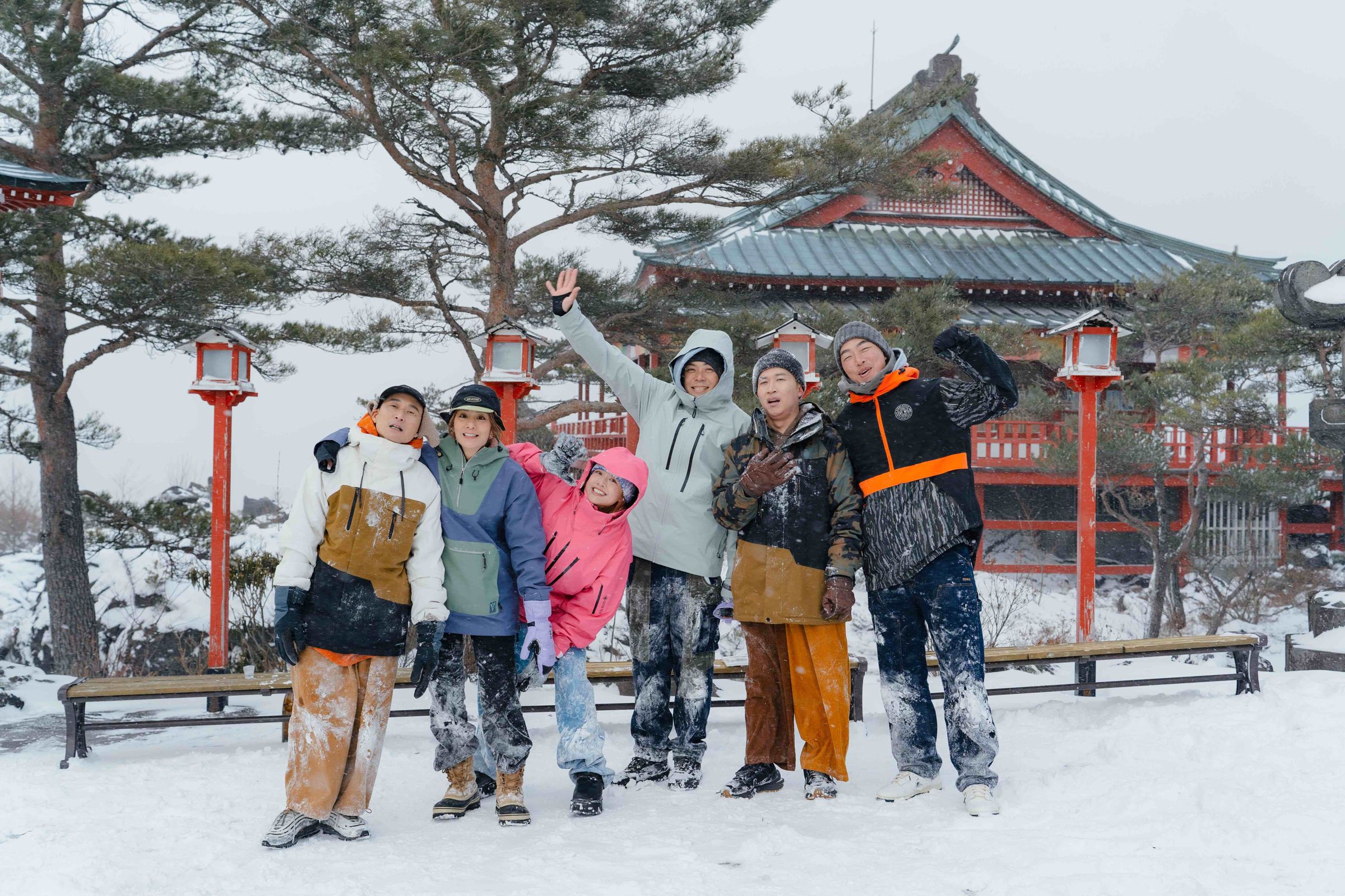 浩子(左起)、莎莎、吳映潔、姚元浩、張立東、郭泓志許願成功前進日本輕井澤。(好看娛樂提供)