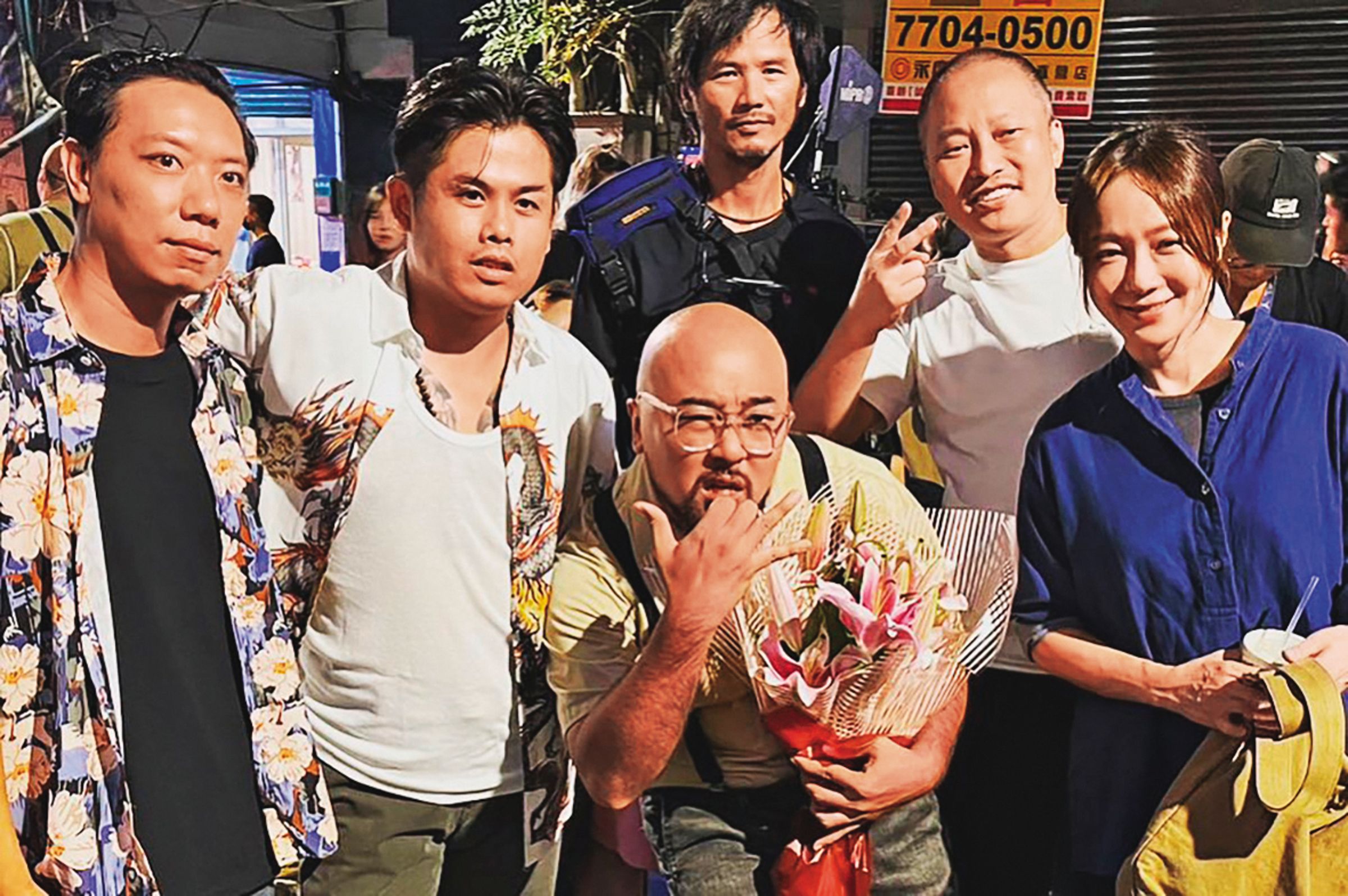 尹馨(右一)佩服導演錢人豪(右二)讓《孔雀魚》每個角色都有趣。