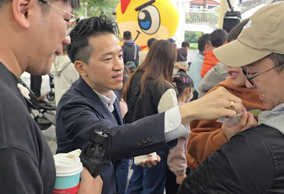 何志偉近期接連參與桃園市的親子活動，與民眾互動，了解民眾需求。（主辦單位提供）