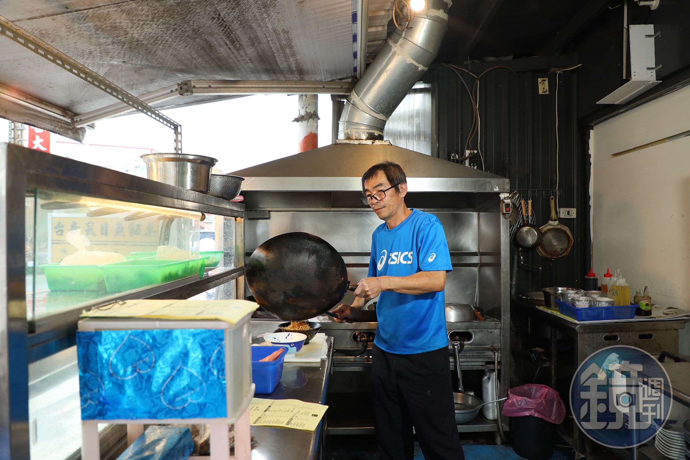 「台南虱目魚飯桌」老闆是來自在台南五代經營外燴的廚師世家。
