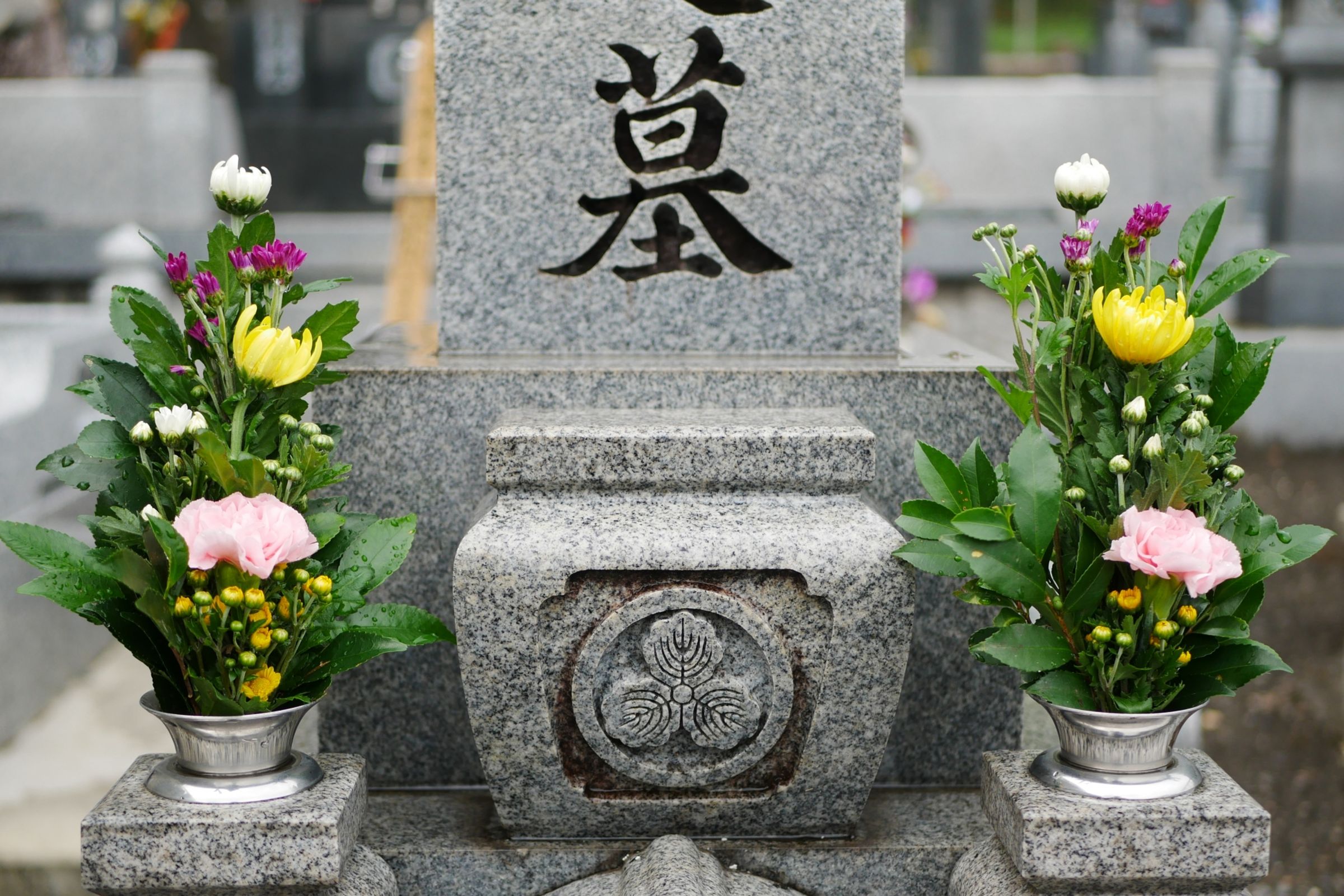 一名男子因擔心死後無人祭祀，所以收養33歲的男子當養子，還留超過3千萬元的遺產給養子。（示意圖，photoAC）