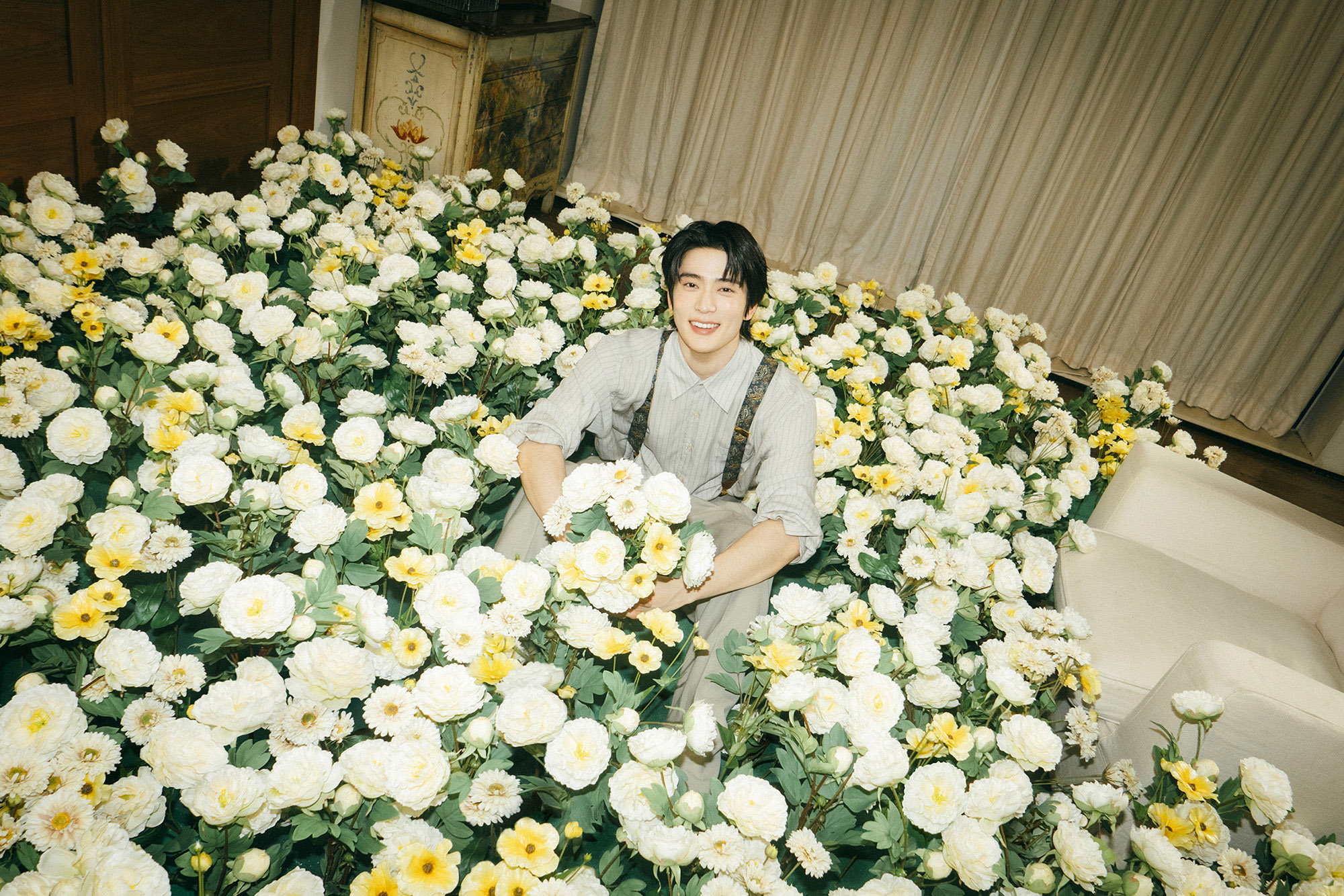 NCT成員在玹出道8年推出個人專輯《J》。（SM Entertainment提供）