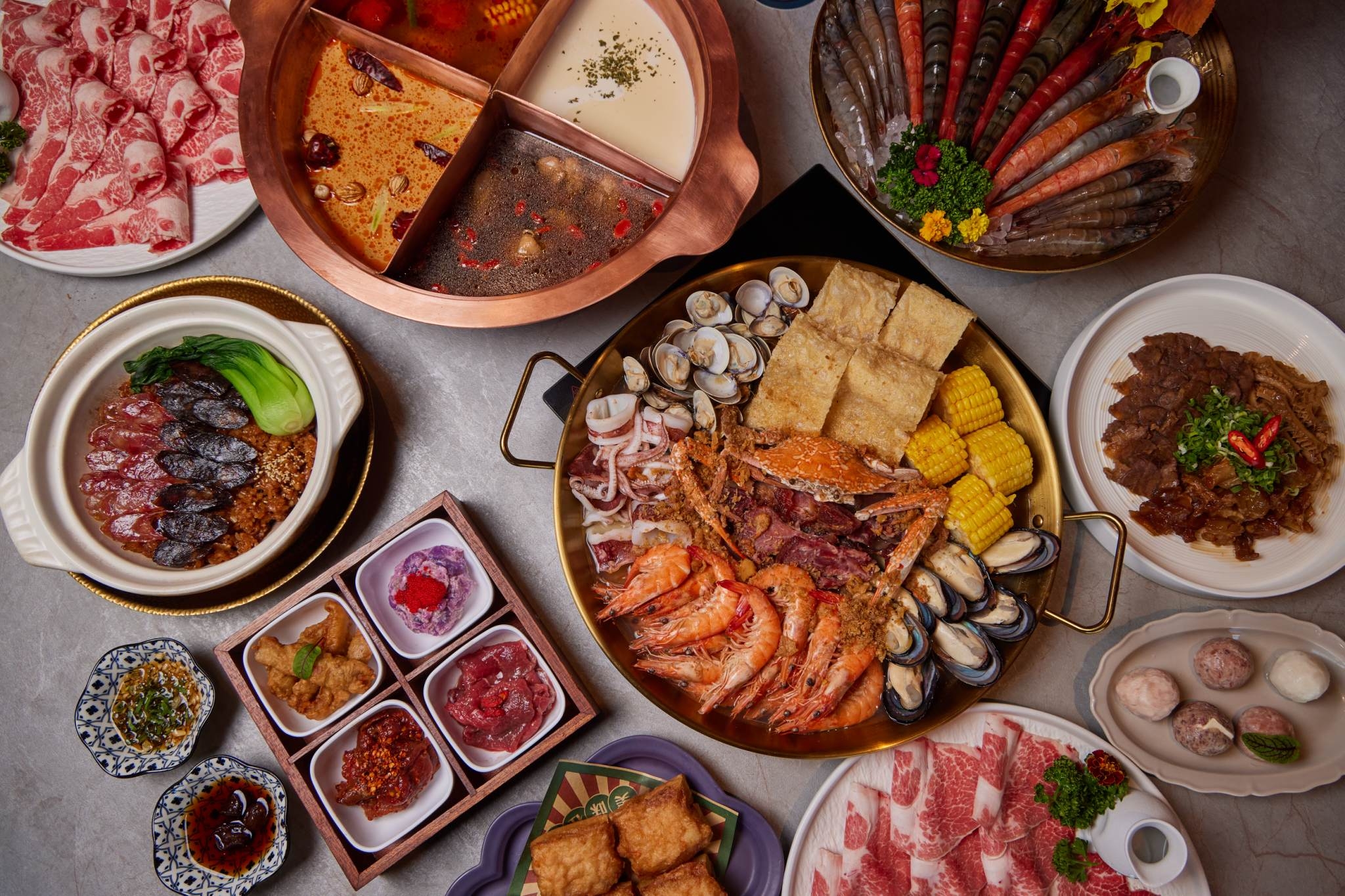 台中北屯區的「春囍打邊爐」台中旗艦店自年初開幕至今,幾乎天天高朋滿座,獨門自創的港澳風味鍋物是饕客千萬不能錯過的美味!