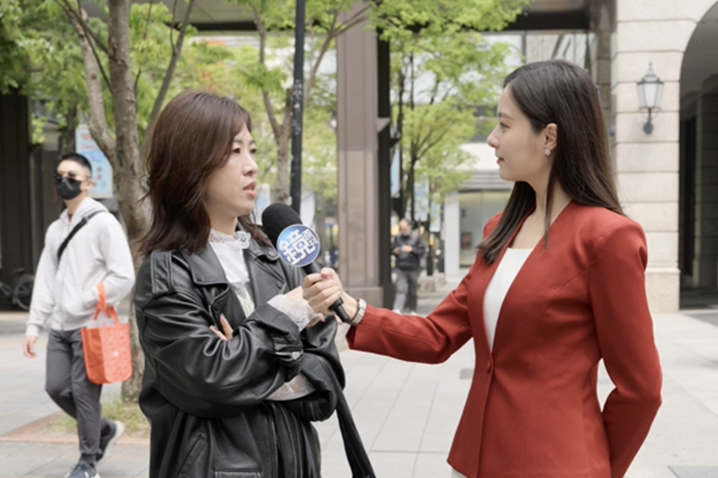 民眾蔡小姐表示自己曾接到口音相當奇怪的退稅電話，但電話號碼顯示卻是「886」，讓她心生疑惑。