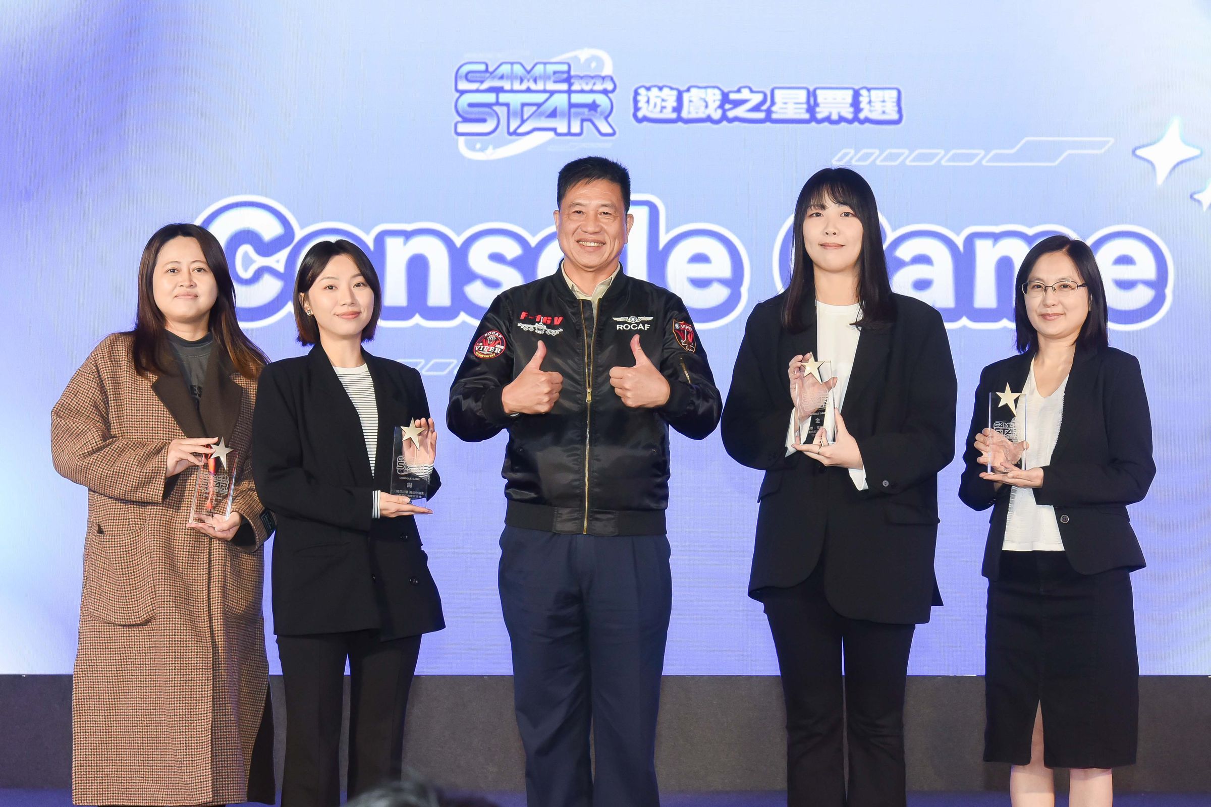 GAME STAR 遊戲之星得獎名單揭曉,台北市電腦公會理事長彭双浪(中)為「Console Game」項目進行頒獎。(TGS提供)