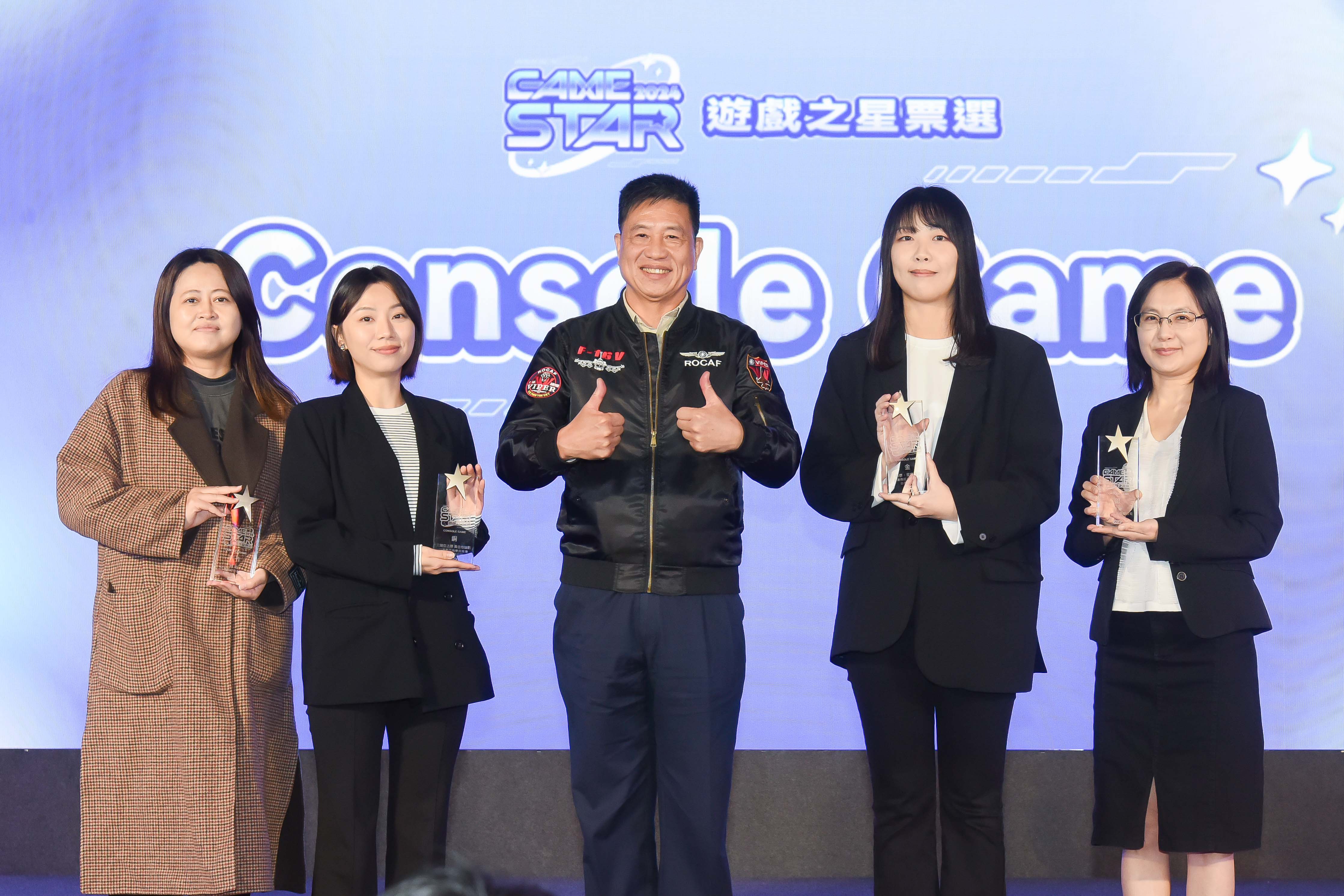 GAME STAR 遊戲之星得獎名單揭曉，台北市電腦公會理事長彭双浪（中）為「Console Game」項目進行頒獎。（TGS提供）